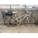 A LADIES RALEIGH CANDICE ROAD BIKE WITH 5 SPEED GEAR SYSTEM