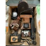 A COLLECTION OF VINTAGE CAMERAS TO INCLUDE AN 'THE ARTI-SIX LONDON', A 'PURMA PLUS', A KODAK PONY