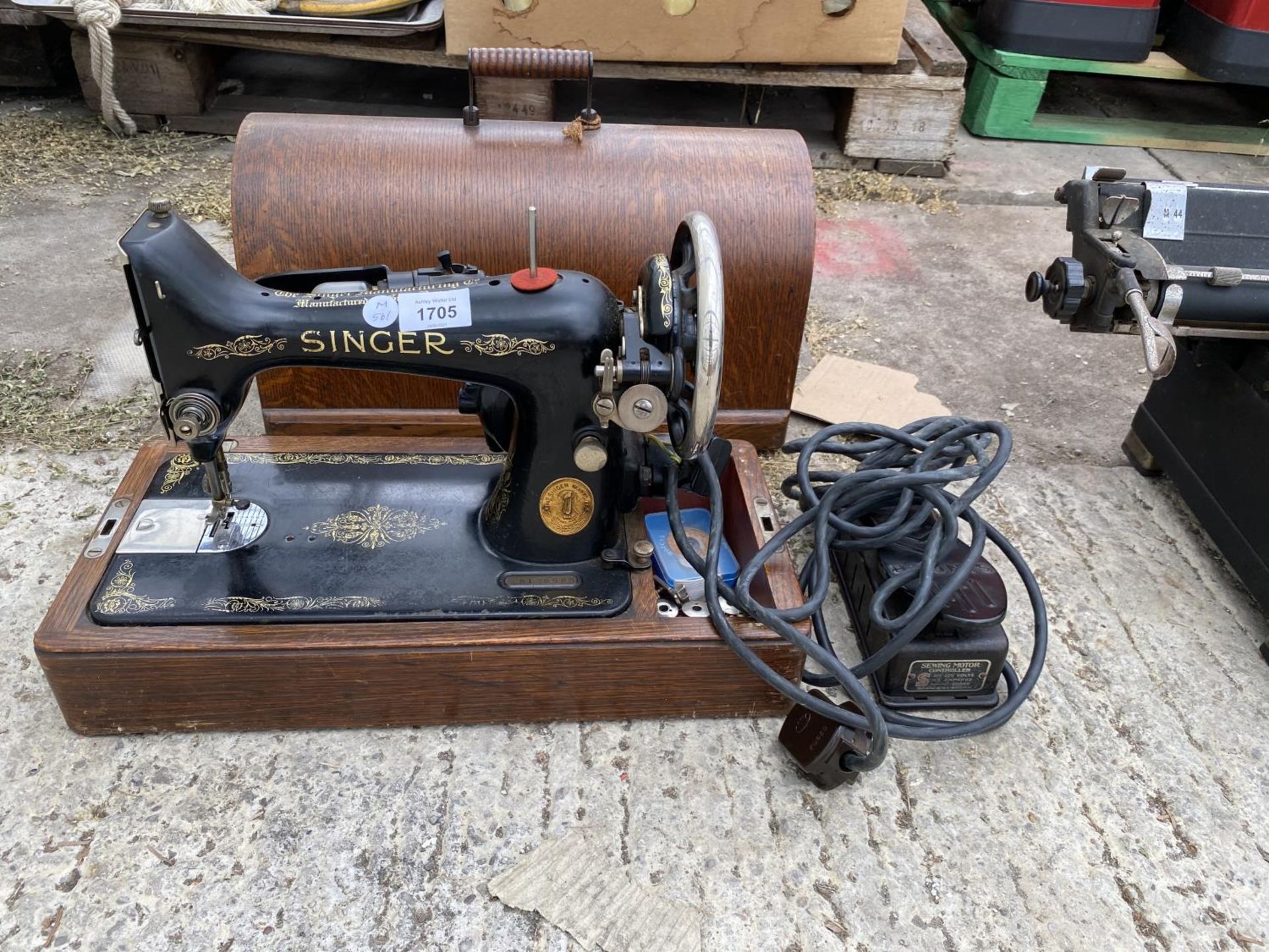 A VINTAGE SINGER ELECTRIC SEWING MACHINE