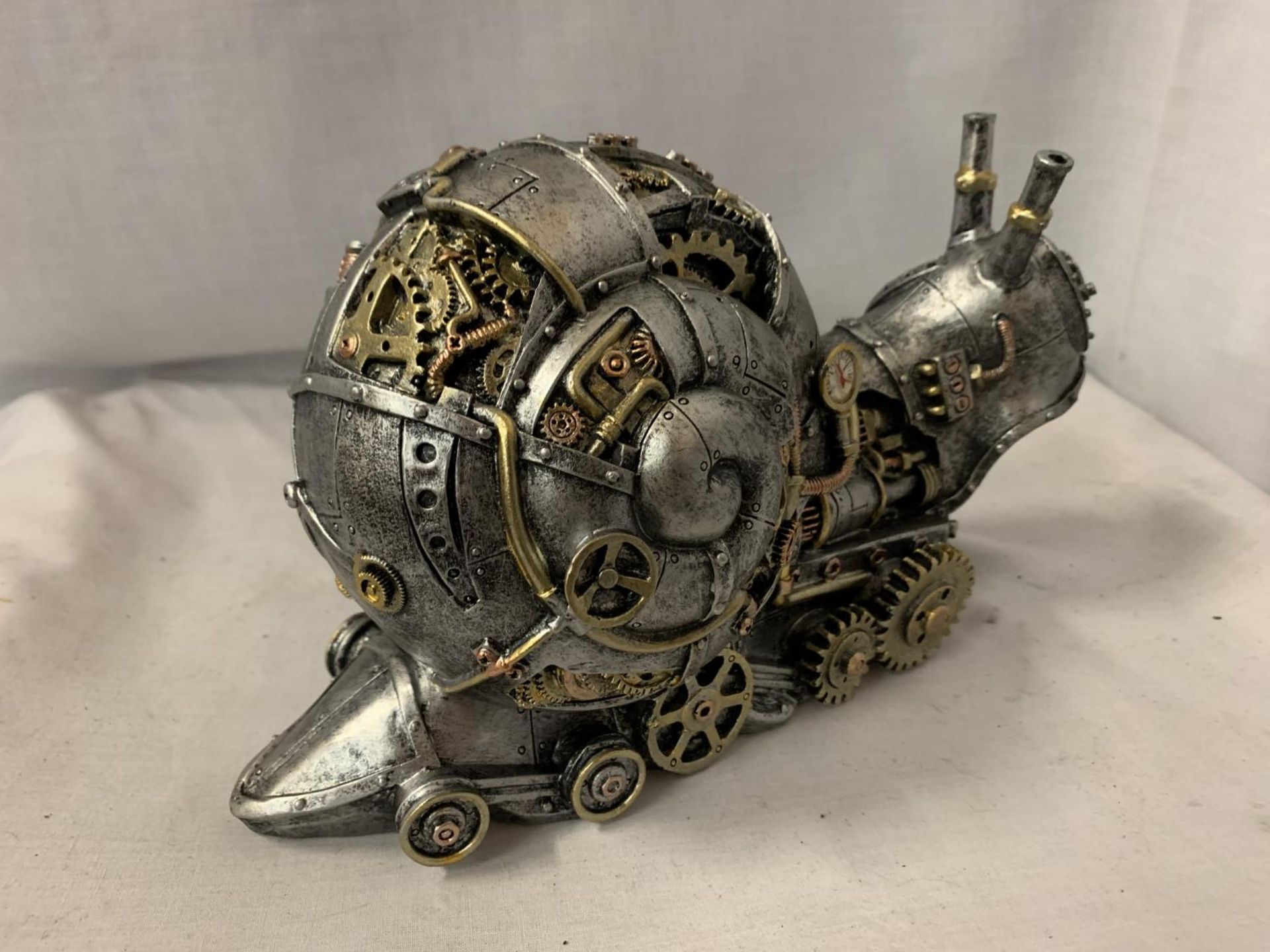 A STEAMPUNK STYLE SNAIL - Image 2 of 3