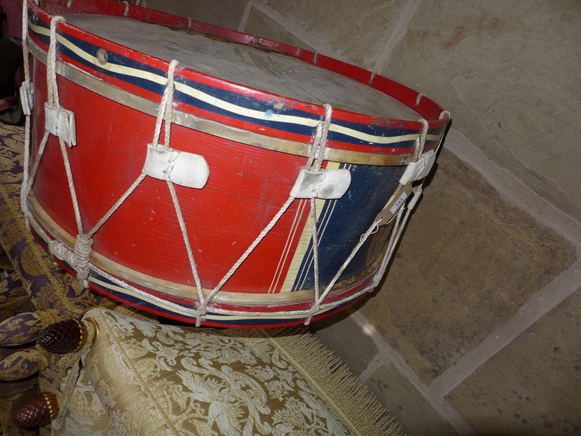 A LARGE EARLY 20TH CENTURY ROYAL ARTILLARY REGIMENTAL BASS DRUM, 82 CM DIAMETER, WITH ROYAL COAT - Image 17 of 17