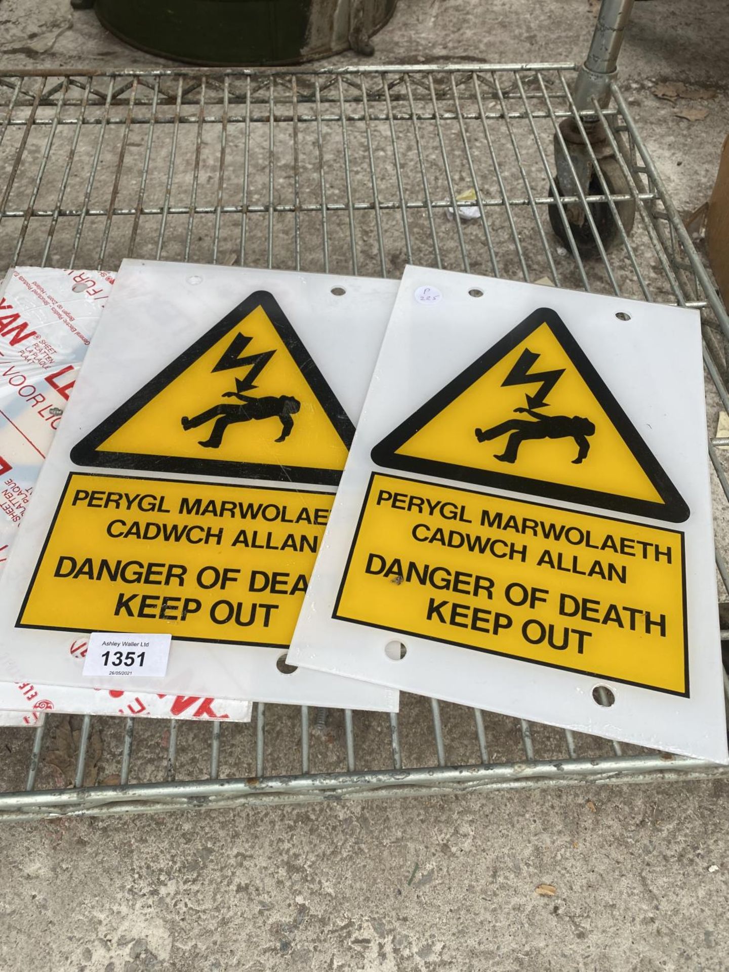 AN ASSORTMENT OF ELECTRICITY WARNING SIGNS - Image 2 of 3