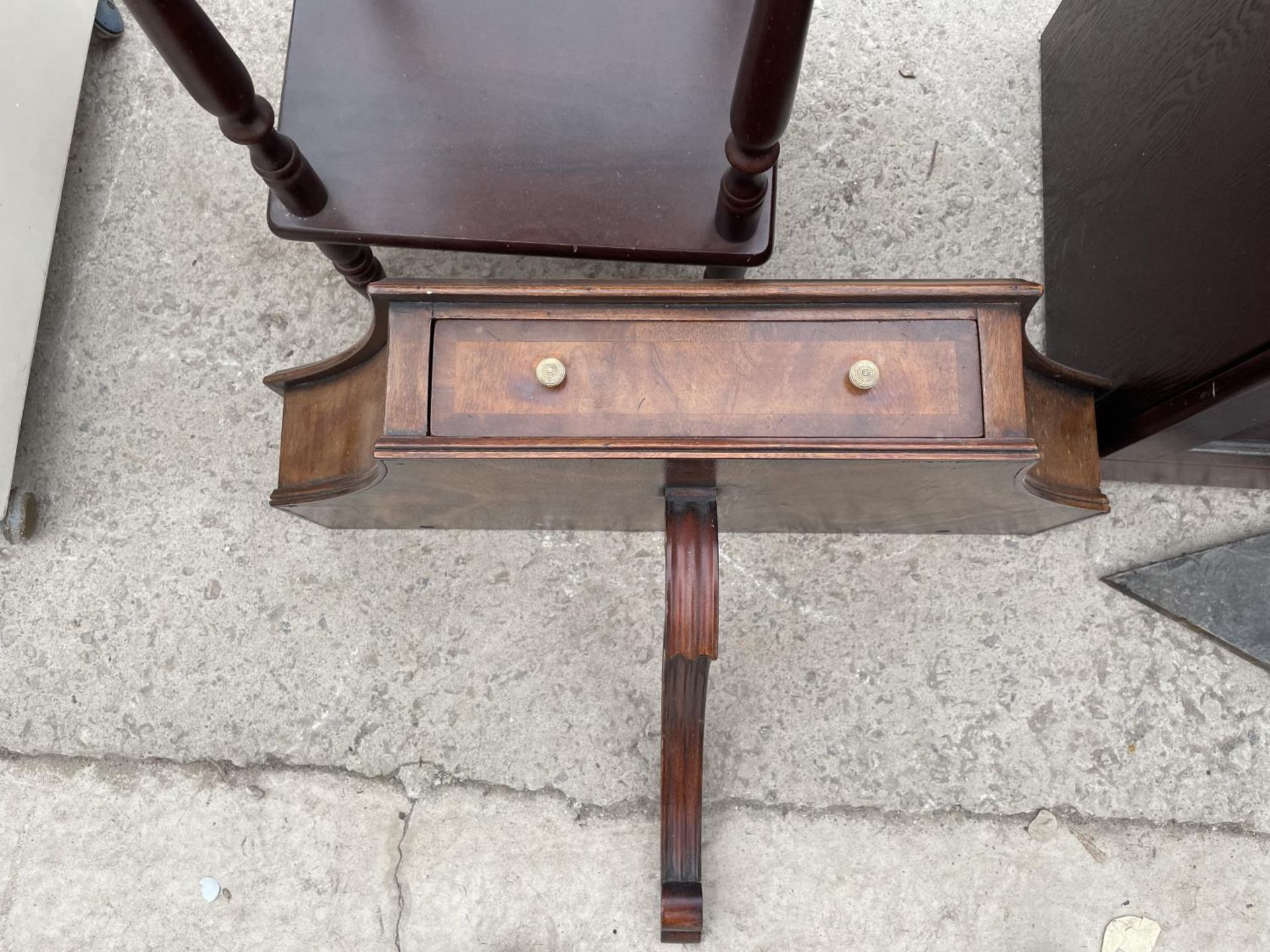 A MODERN BEDSIDE TABLE, MAHOGANY AND CROSSBANDED TELEPHONE WALL BRACKET WITH DRAWER AND TWO DRAWER - Image 2 of 5