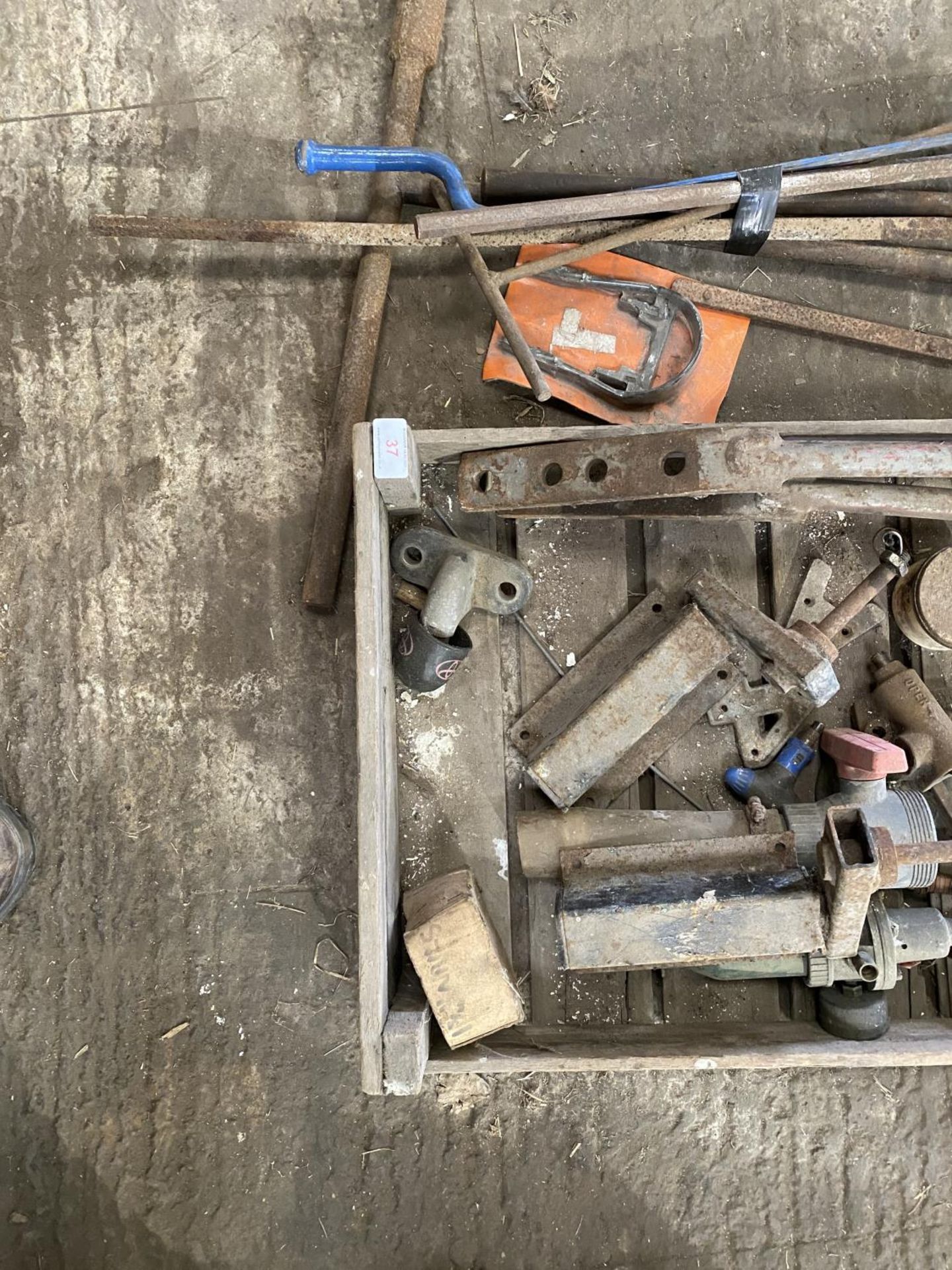 BOX OF VARIOUS ITEMS OF TOOLS ETC. - Image 2 of 3