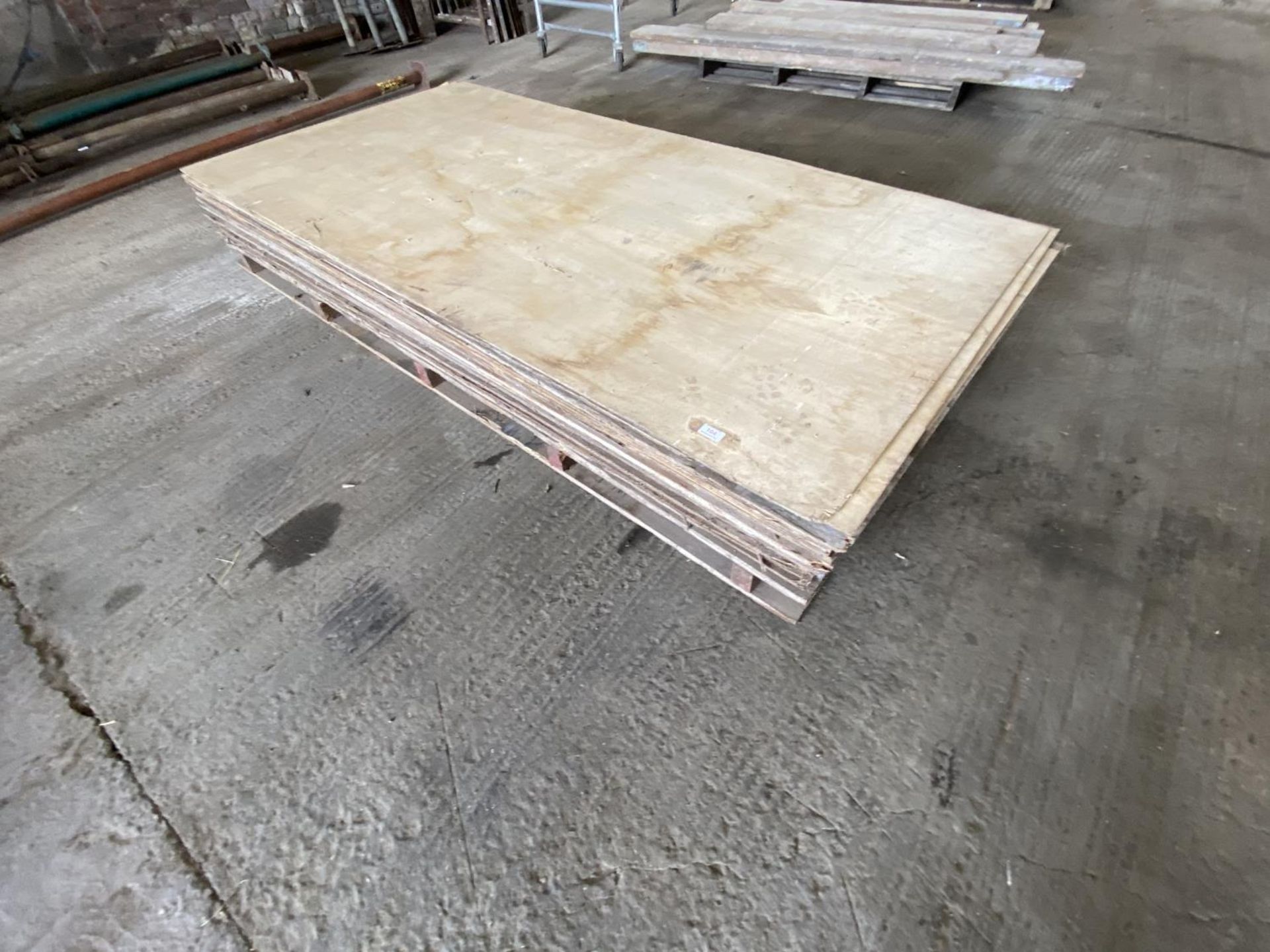 PLYWOOD APPROX 19 PCS.