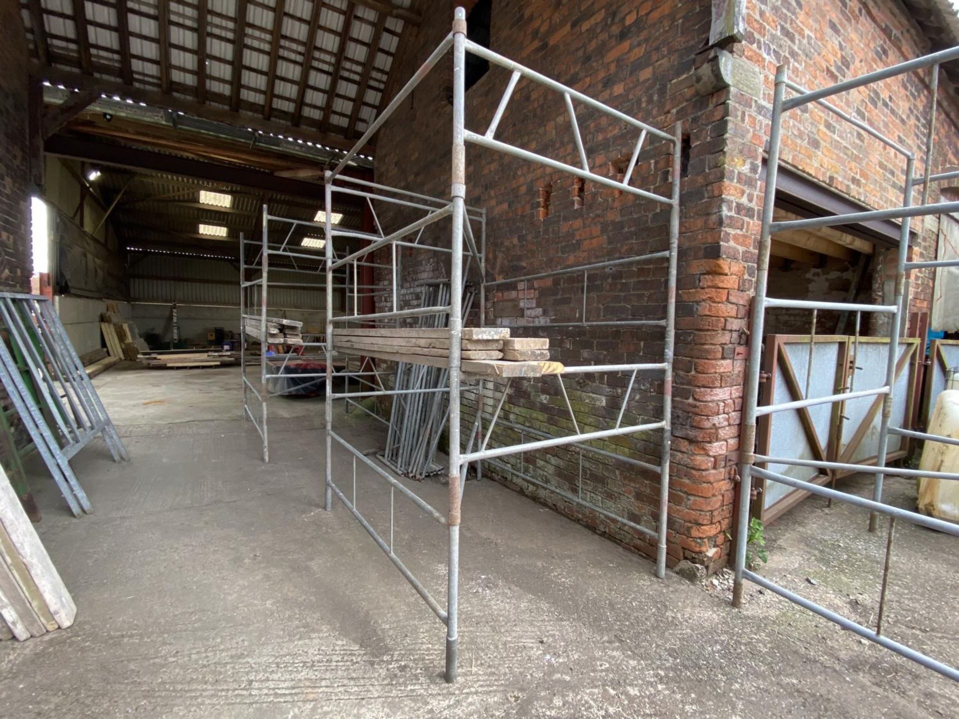 13 SECTIONS SCAFFOLD TOWER WITH 4 JACK LEGS, 2' STABILIZERS AND TIMBER PLATFORM TO REACH 30' - Image 2 of 4