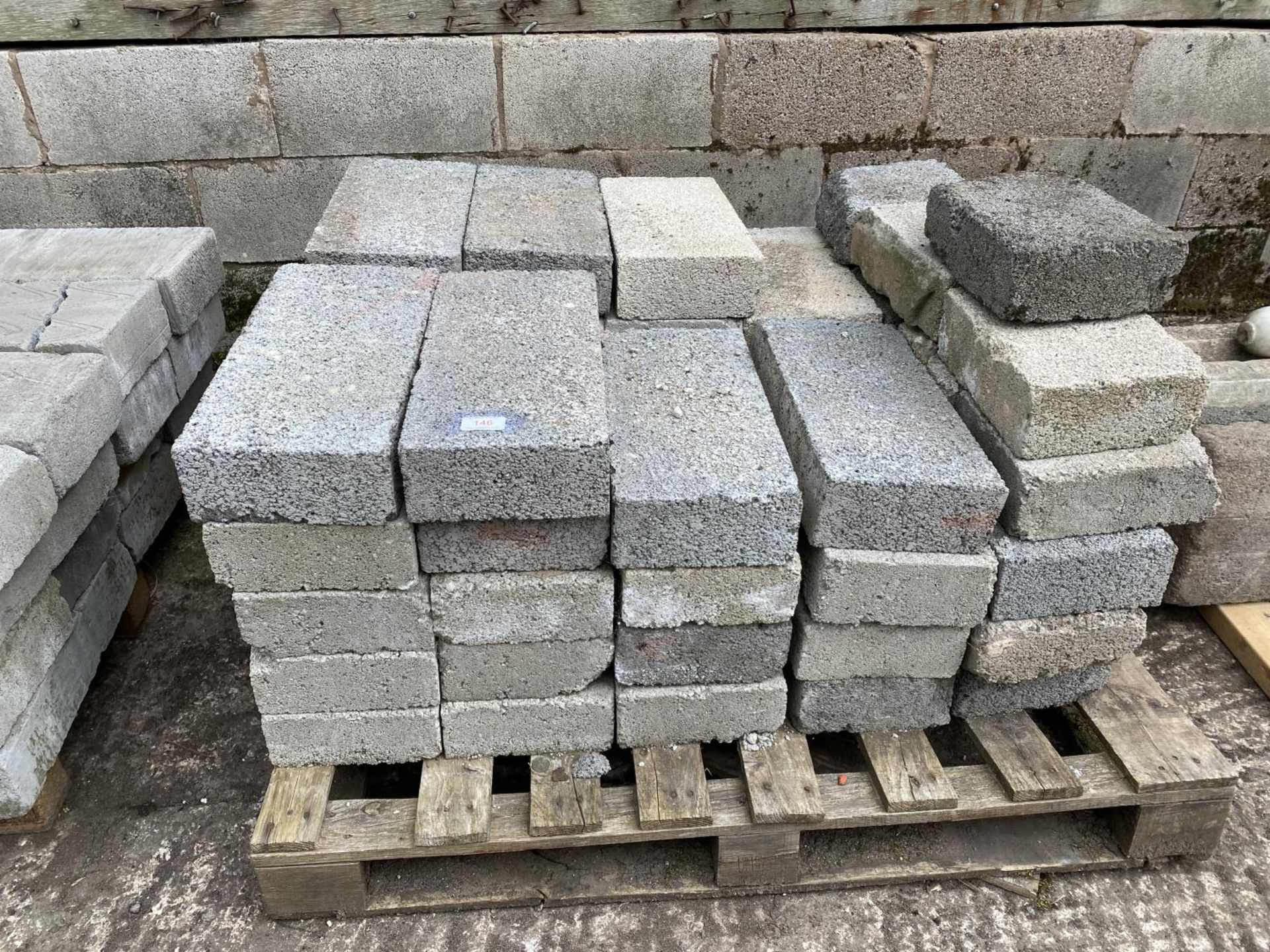 PALLET OF HD BREEZE BLOCKS