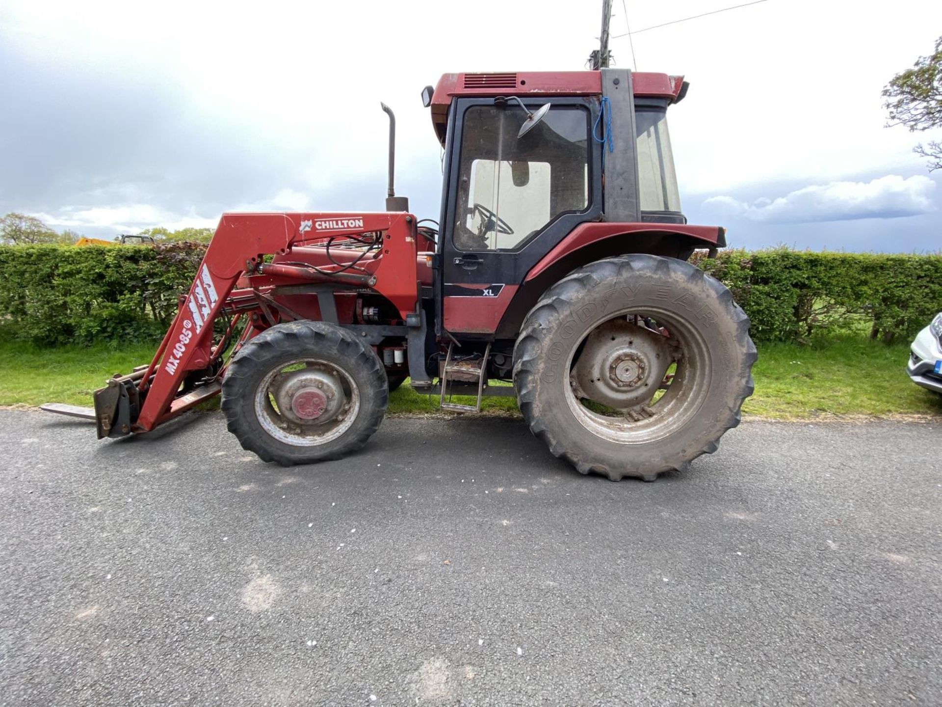 CASE 895XLTRACTOR WITH CHILTON MX40.85 FORE END LOADER (_____hrs.) - Image 4 of 5