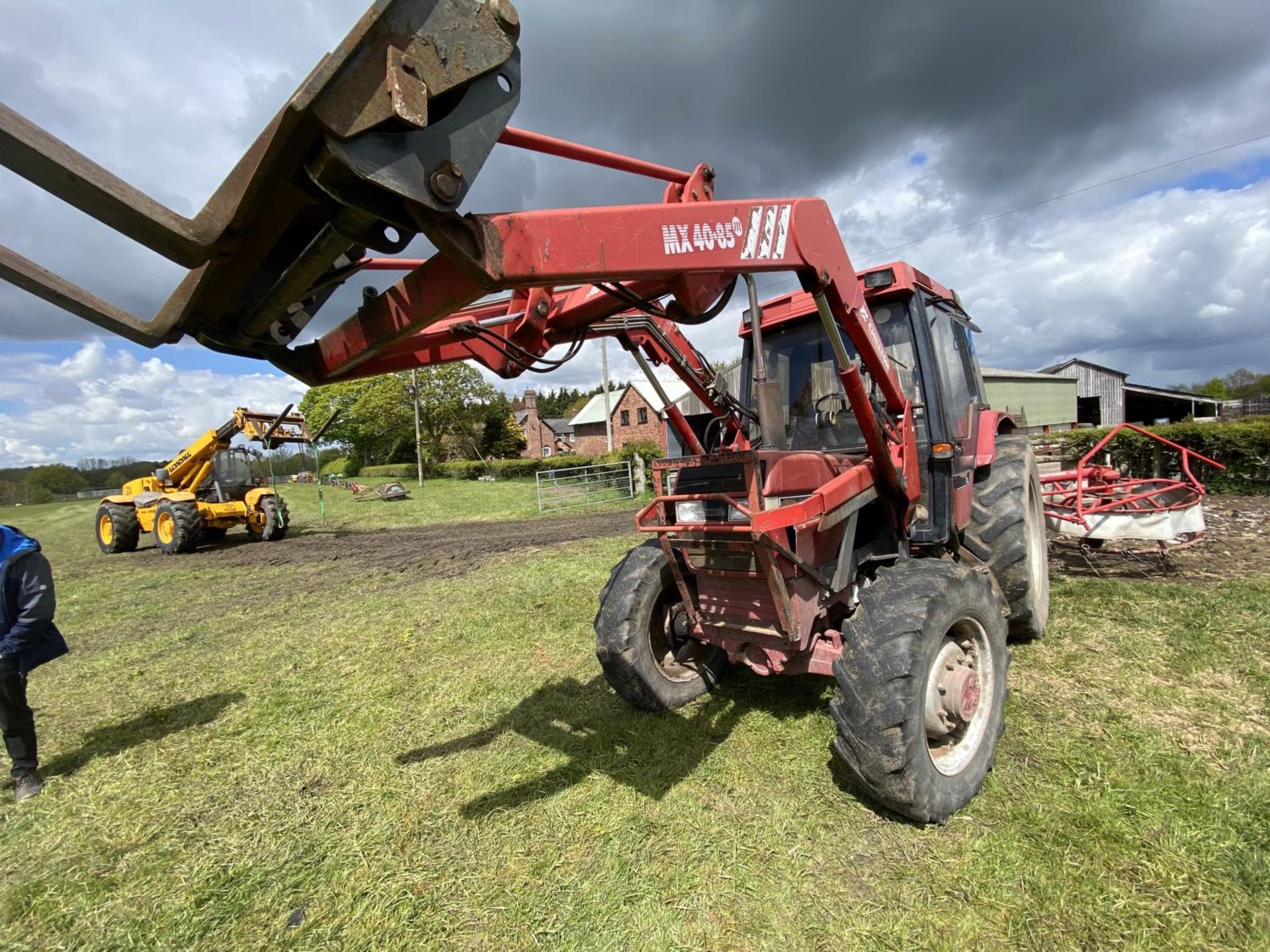 CASE 895XLTRACTOR WITH CHILTON MX40.85 FORE END LOADER (_____hrs.) - Image 3 of 5