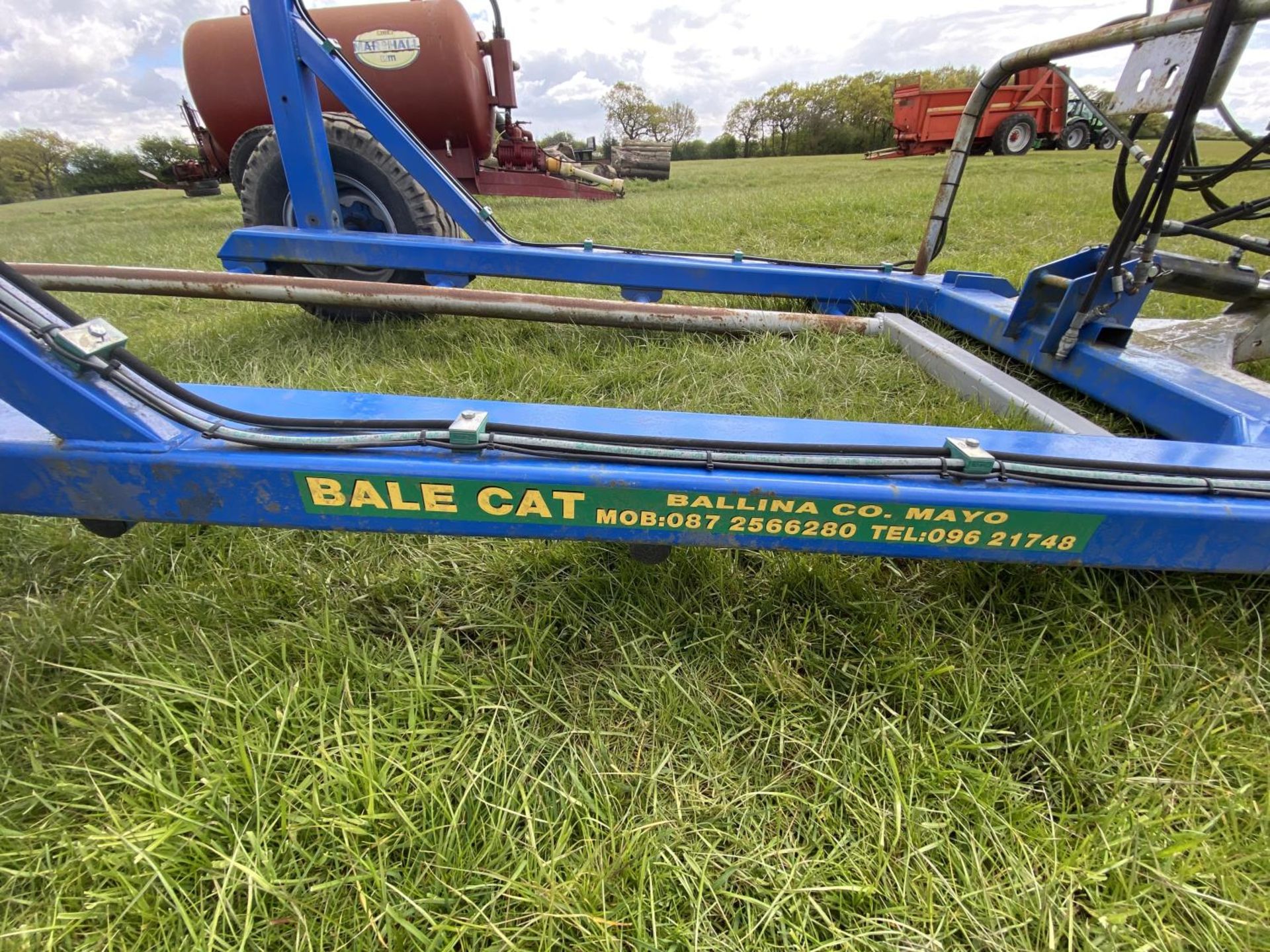 BALE CAT ROUND BALE CARRIER