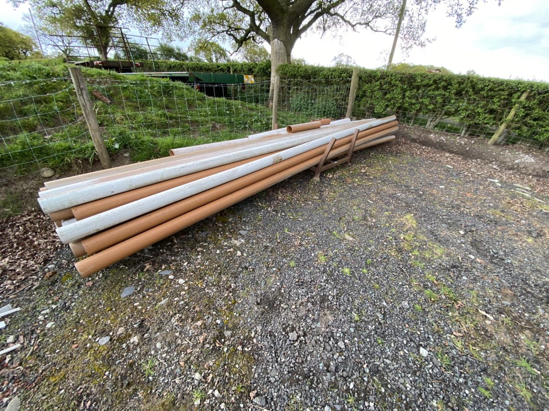 24 X 4" SOIL PIPES 19'8" LONG + STILLAGE