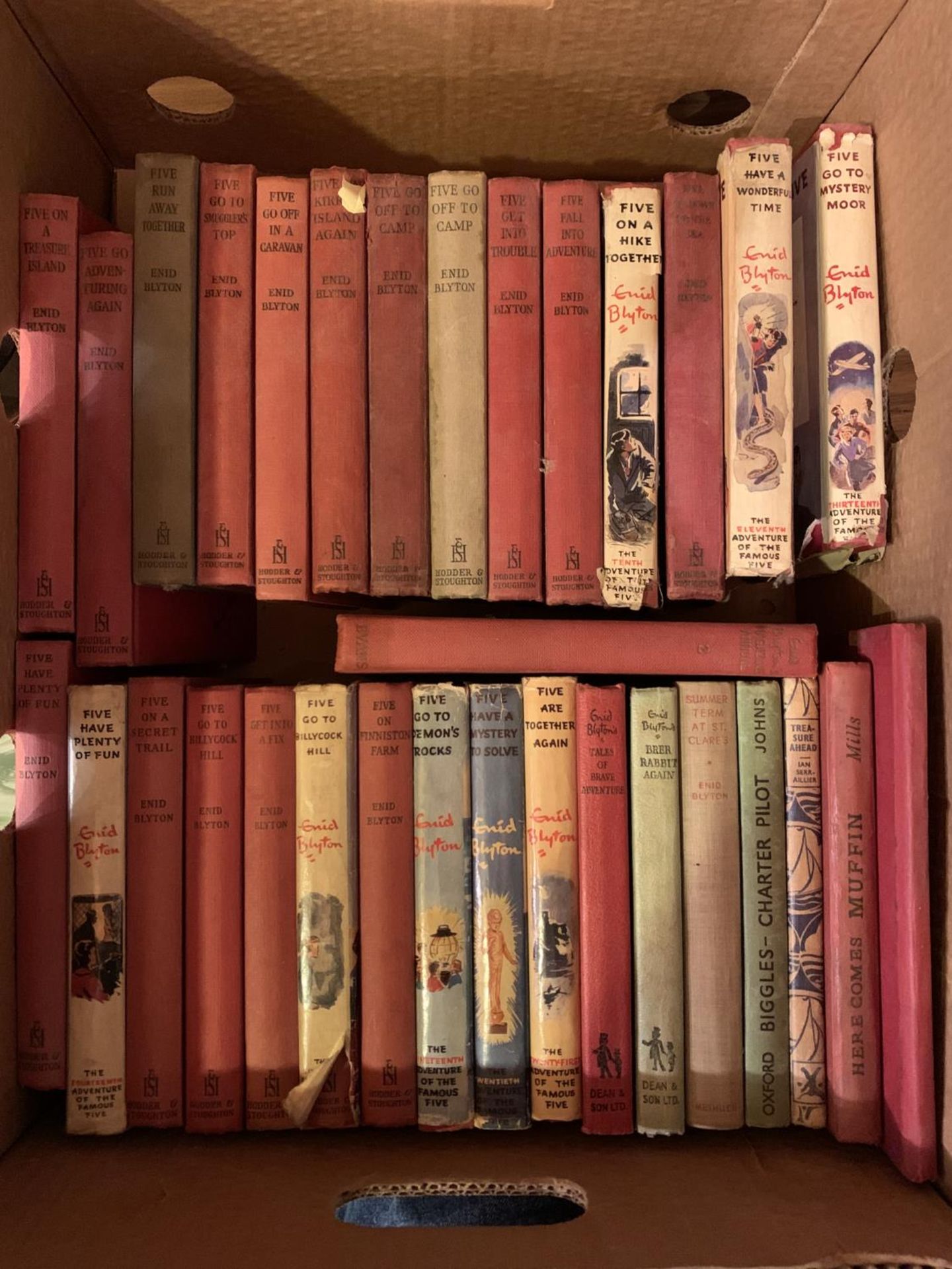 A VERY LARGE COLLECTION OF ENID BLYTON HARD BACKED BOOKS, SOME FIRST EDITIONS