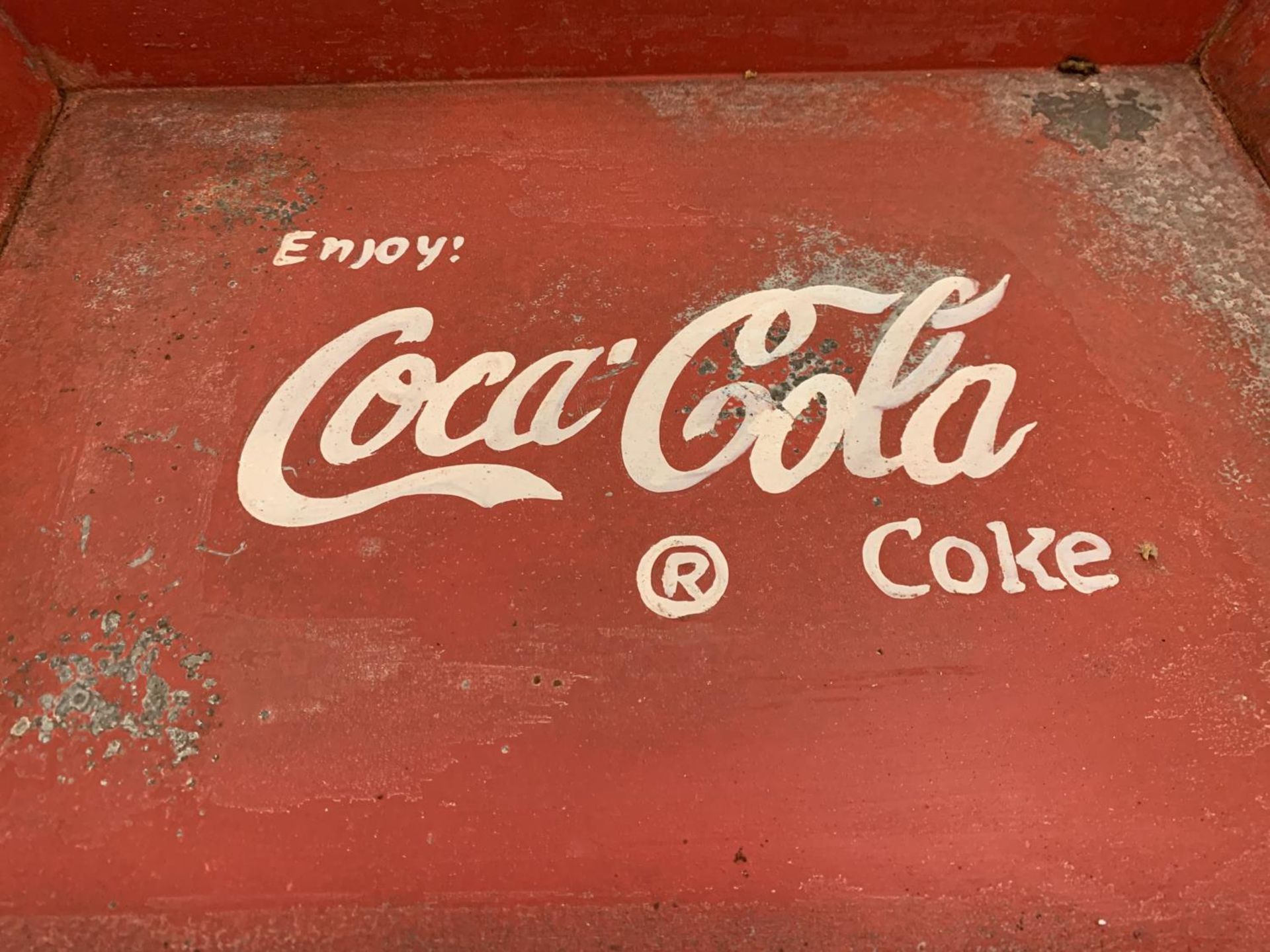A VINTAGE STYLE COCA COLA ADVERTISING TRAY - Image 2 of 4