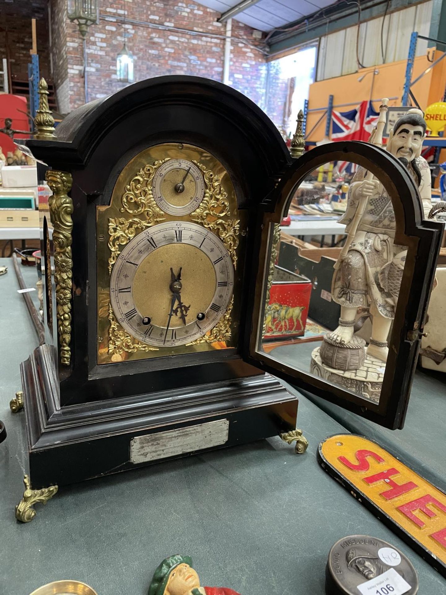 A VICTORIAN EBONISED BRACKET CLOCK WITH SILVERISED DIAL, GILDED DECORATION AND PIERCED SIDE - Image 5 of 7