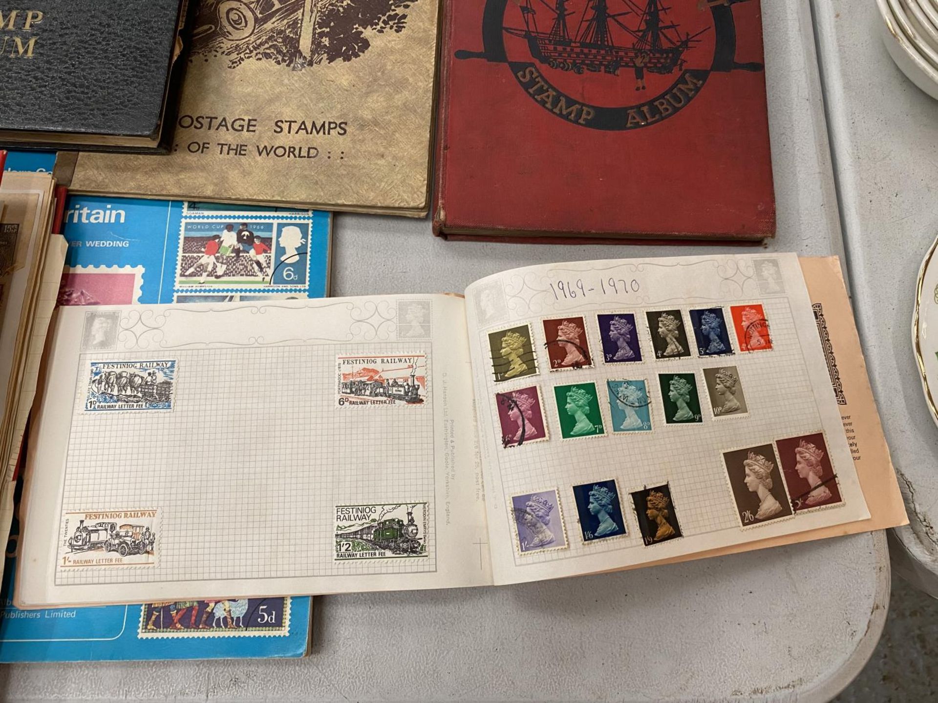 A COLLECTION OF SIX VINTAGE STAMP ALBUMS - Image 4 of 6