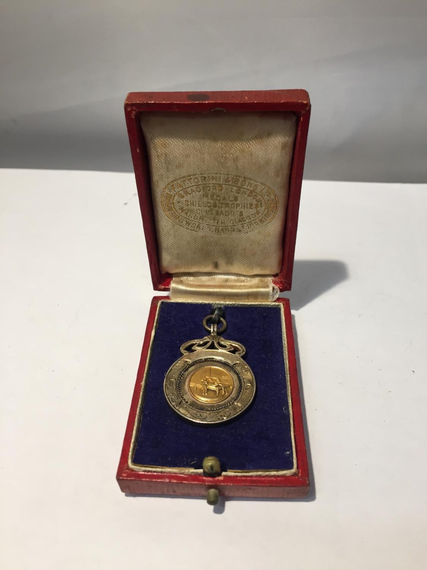 A MARKED SILVER MEDAL ENGRAVED 1938 WITH A PRESENTATION BOX