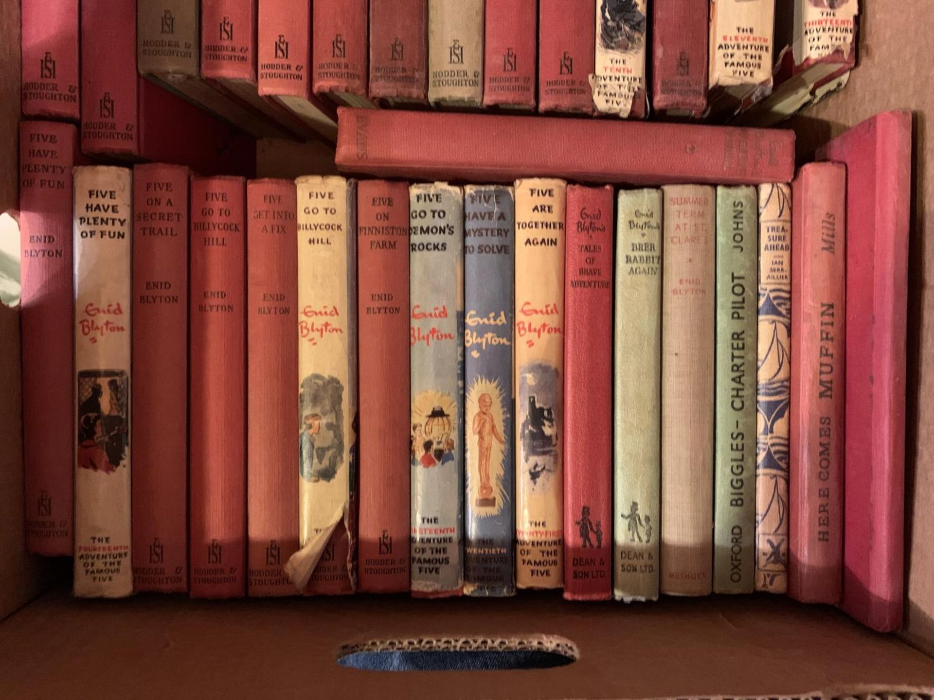 A VERY LARGE COLLECTION OF ENID BLYTON HARD BACKED BOOKS, SOME FIRST EDITIONS - Image 3 of 3