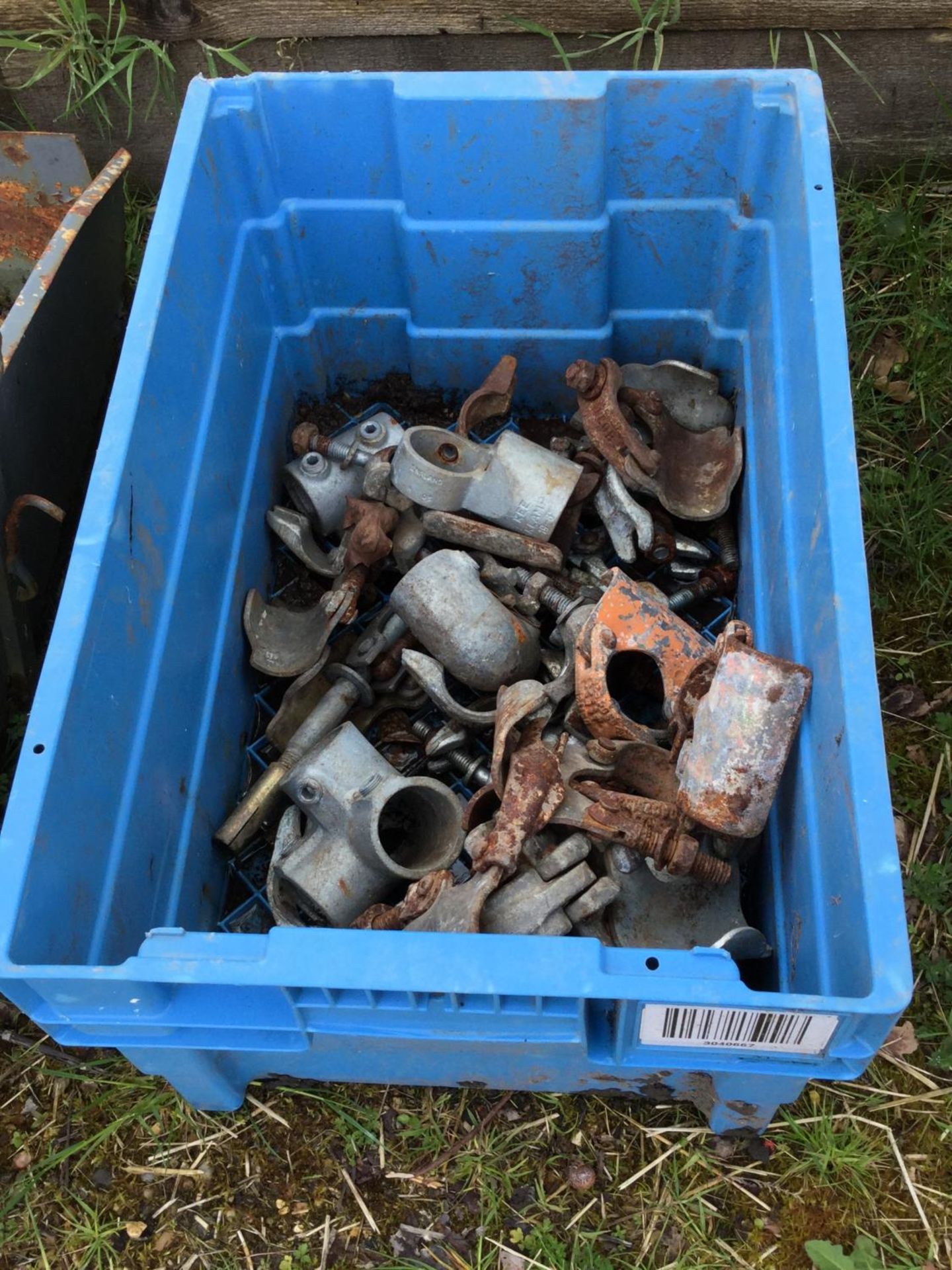 A NUMBER OF SCAFFOLDING FITTINGS NB:THESE ITEMS ARE TO BE COLLECTED FROM HEATHER BANK FARM,