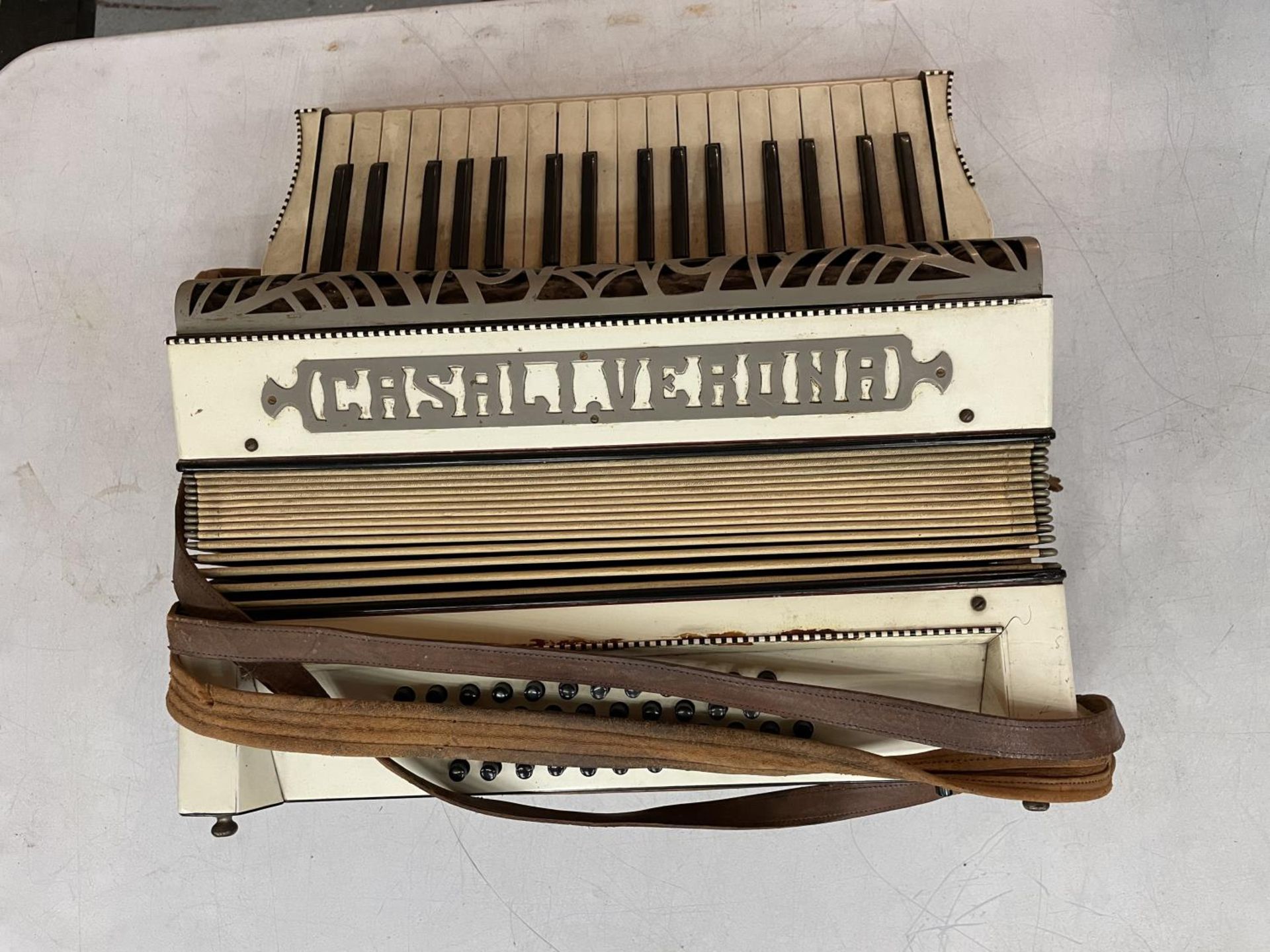 A VINTAGE ACCORDIAN - Image 3 of 5