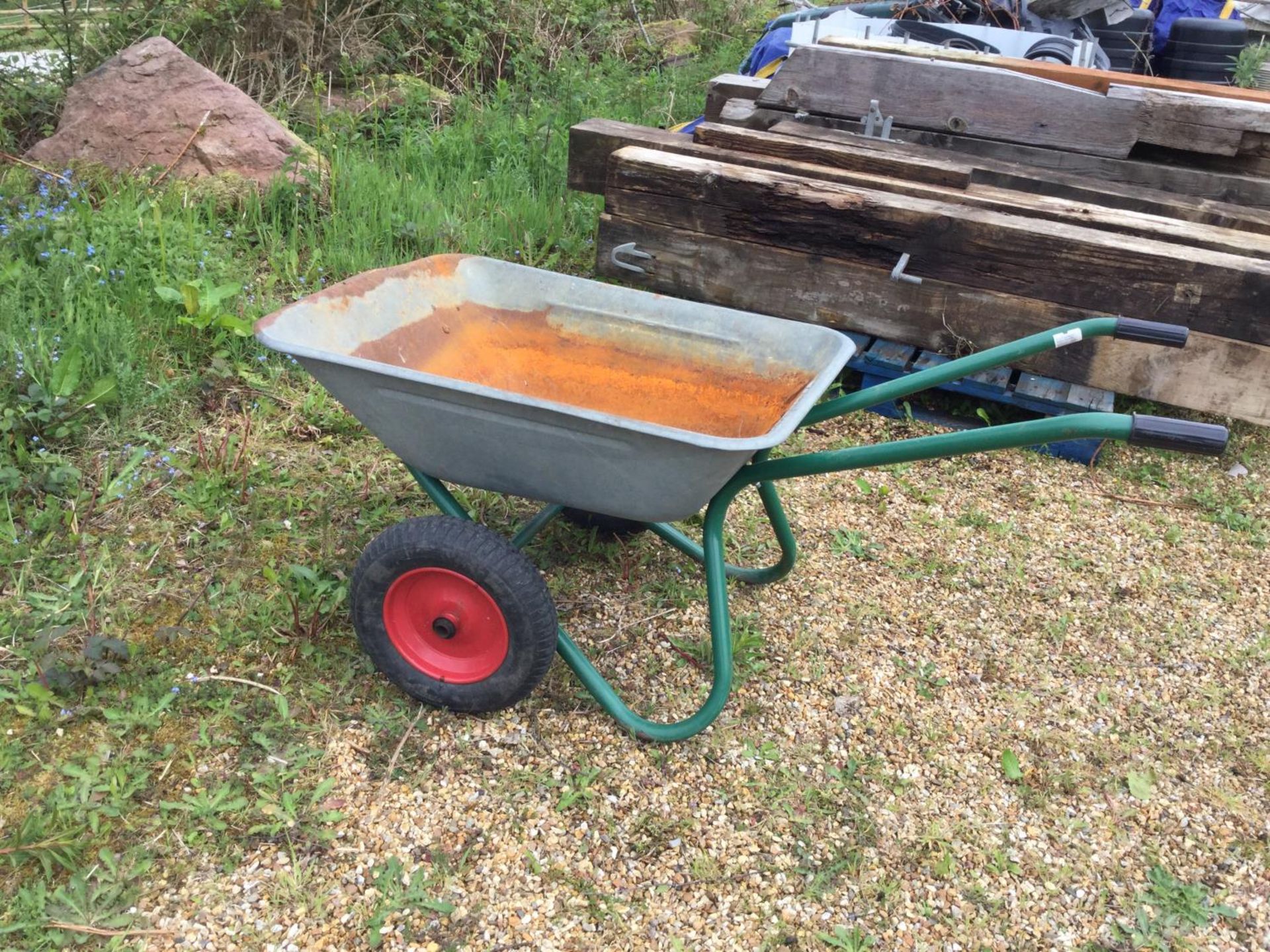 A TWIN WHEELBARROW NB:THESE ITEMS ARE TO BE COLLECTED FROM HEATHER BANK FARM, CONGLETON, CHESHIRE, - Image 2 of 2