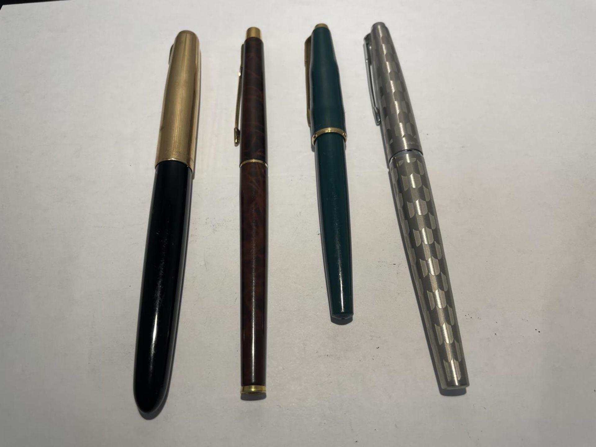 FOUR VINTAGE PARKER FOUNTAIN PENS WITH 14 CARAT GOLD NIBS