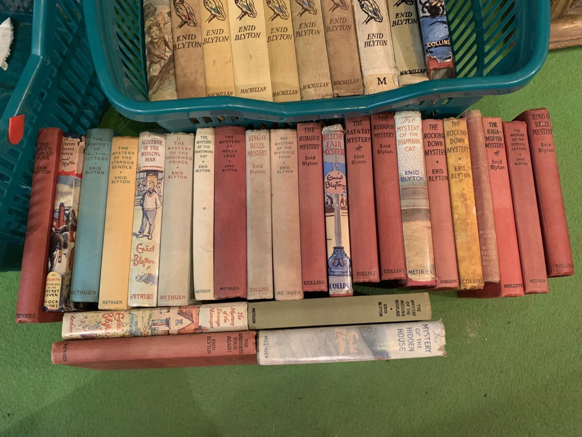 A LARGE QUANTITY OF ENID BLYTON BOOKS - Image 3 of 3