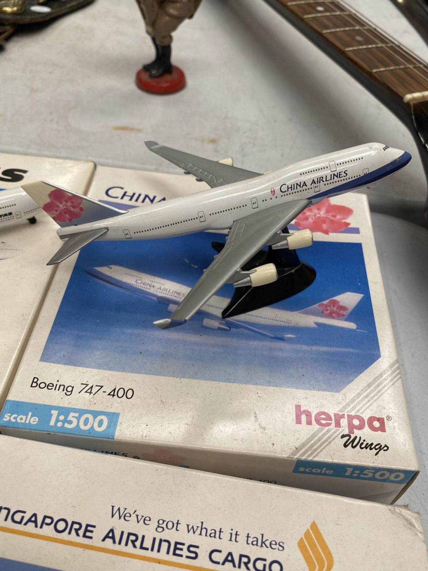A COLLECTION OF MODEL AIRCRAFT MODELS - Image 2 of 4
