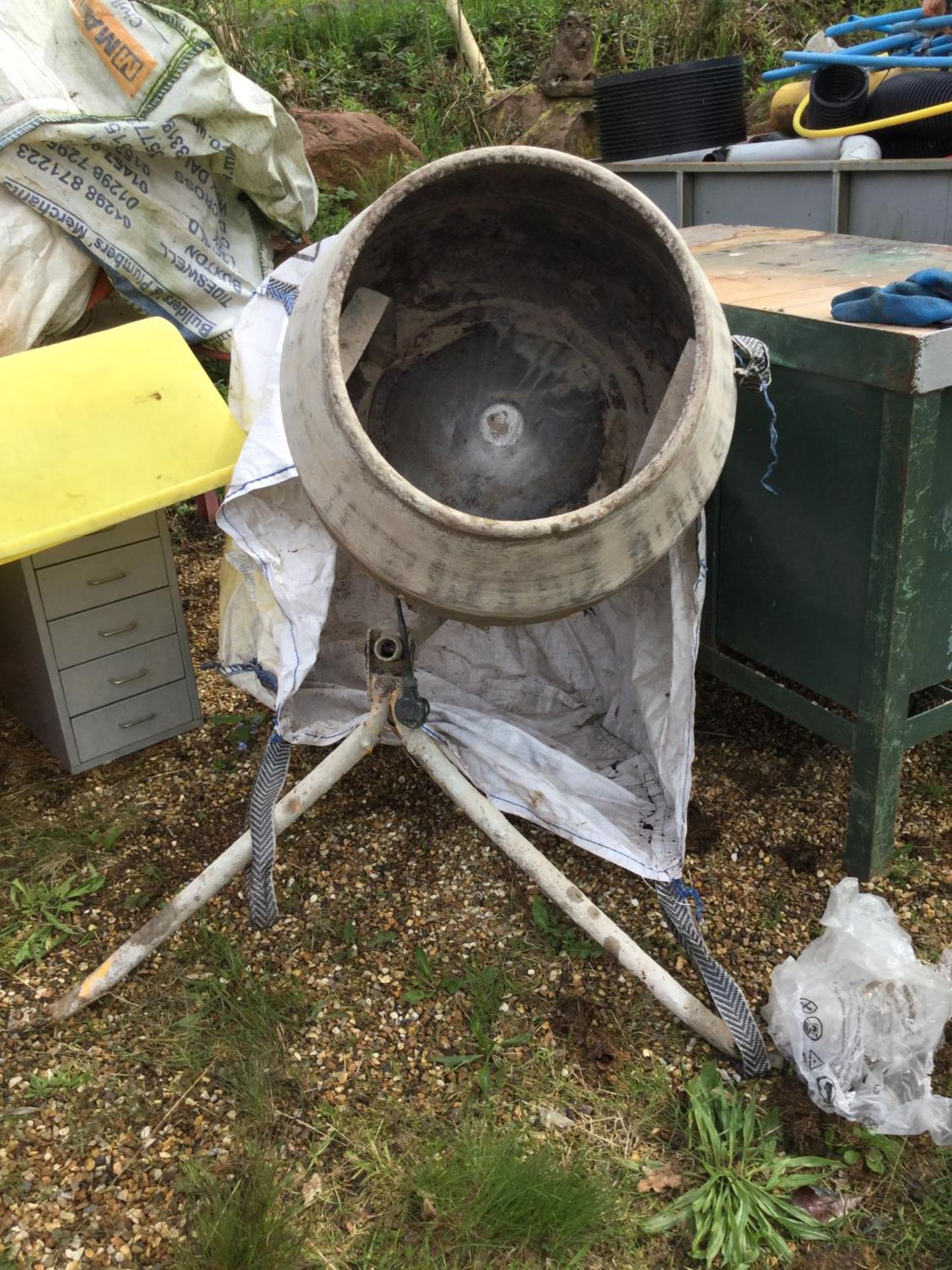 AN ELECTRIC CEMENT MIXER NB:THESE ITEMS ARE TO BE COLLECTED FROM HEATHER BANK FARM, CONGLETON,