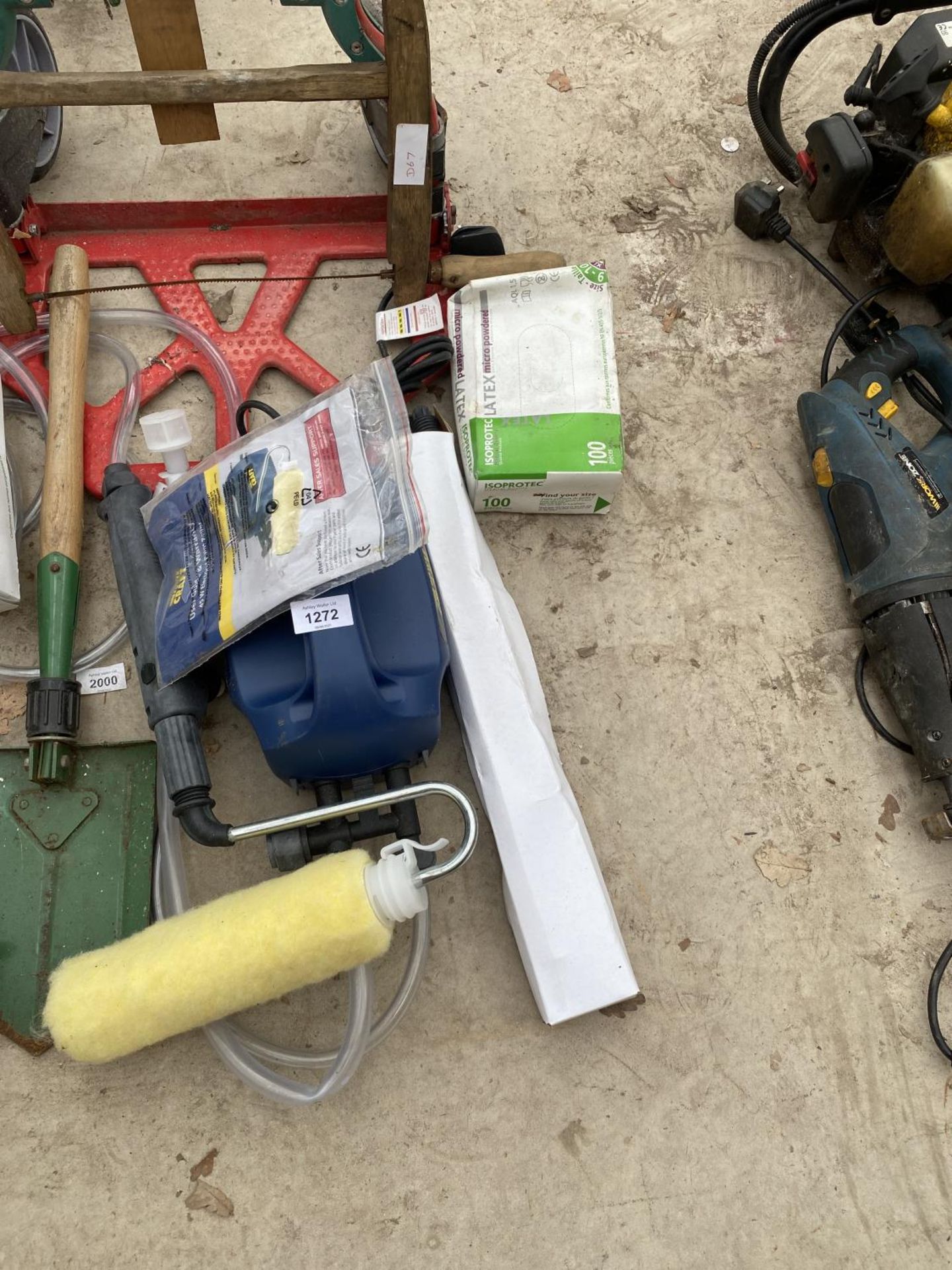 AN ASSORTMENT OF ITEMS TO INLUDE A POWER CRAFT ELECTRIC PAINT ROLLER, A SACK TRUCK AND A FOLDING - Image 3 of 4