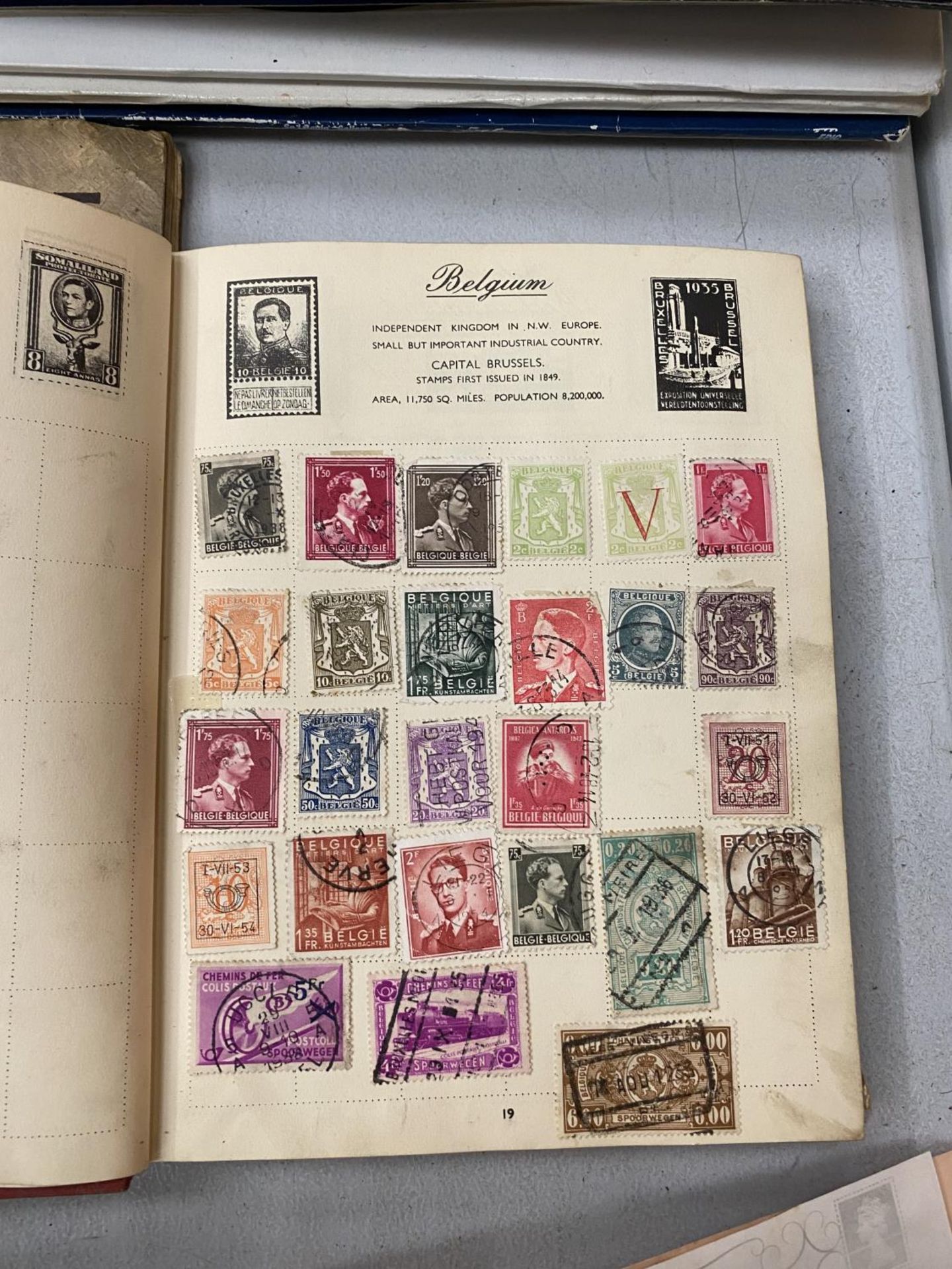 A COLLECTION OF SIX VINTAGE STAMP ALBUMS - Image 5 of 6