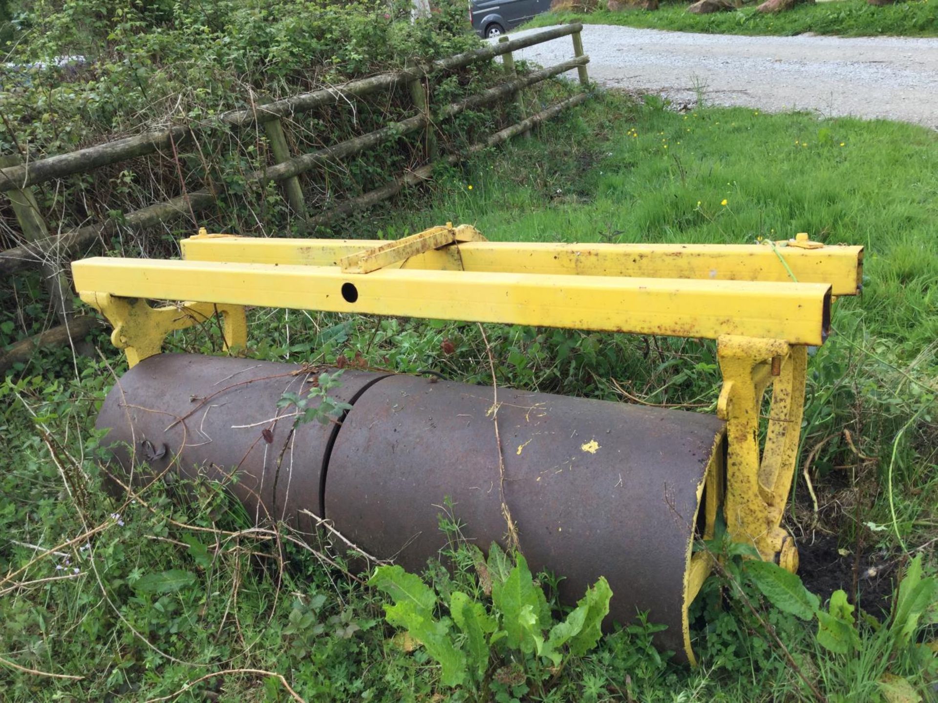 A 6FT FIELD ROLLER NB:THESE ITEMS ARE TO BE COLLECTED FROM HEATHER BANK FARM, CONGLETON, CHESHIRE, - Image 2 of 3