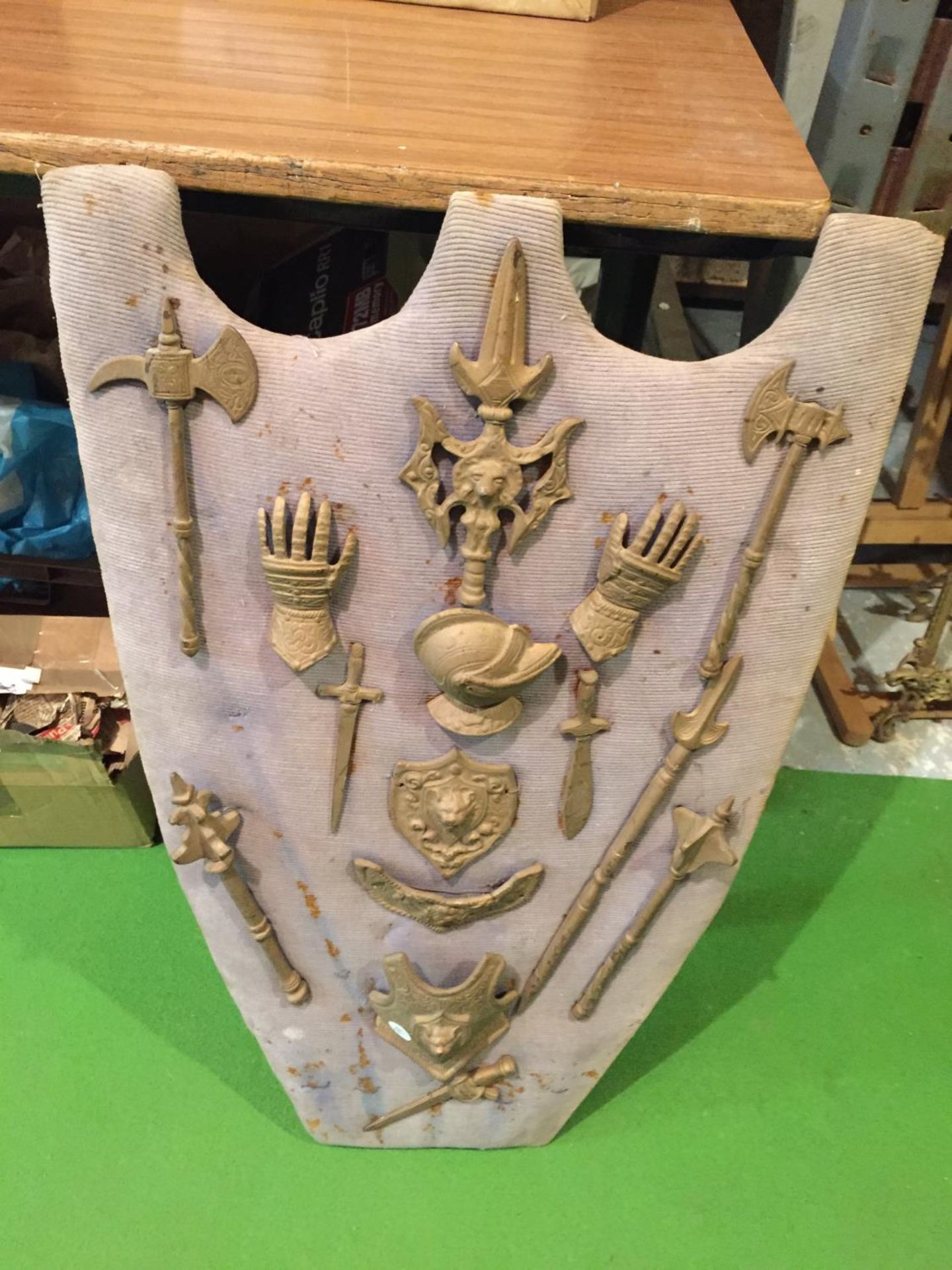 A VICTORIAN ARMOUR SHIELD SHAPED DISPLAY BOARD, HEIGHT 71CM, WIDTH 40CM