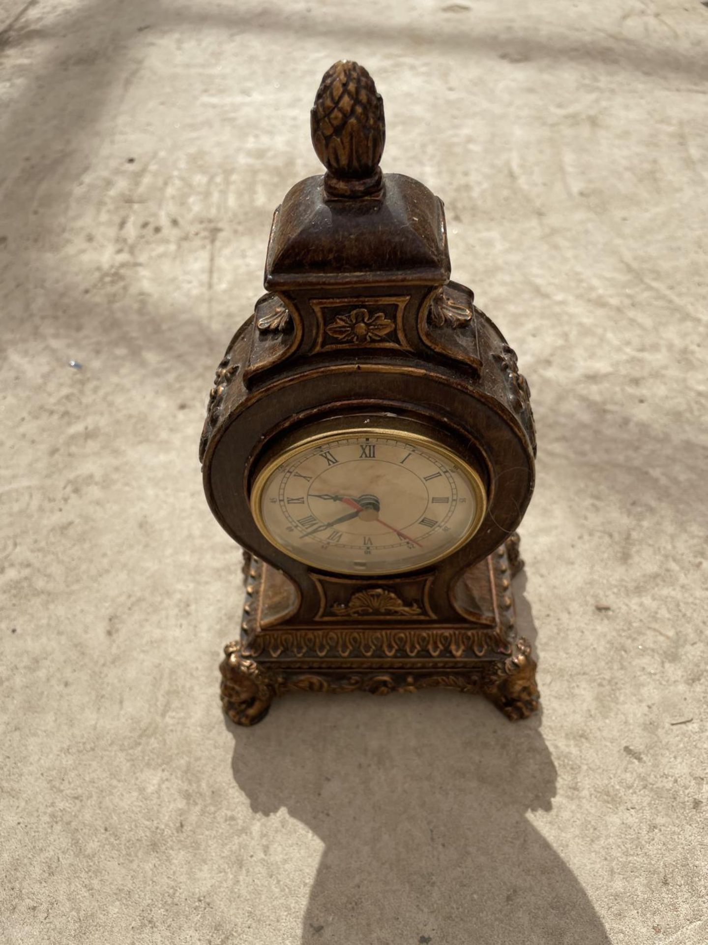 AN ASSORTMENT OF ITEMS TO INCLUDE A SMALL STOOL, A MANTEL CLOCK AND A PORTMEIRION LIDDED JAR ETC - Image 2 of 3