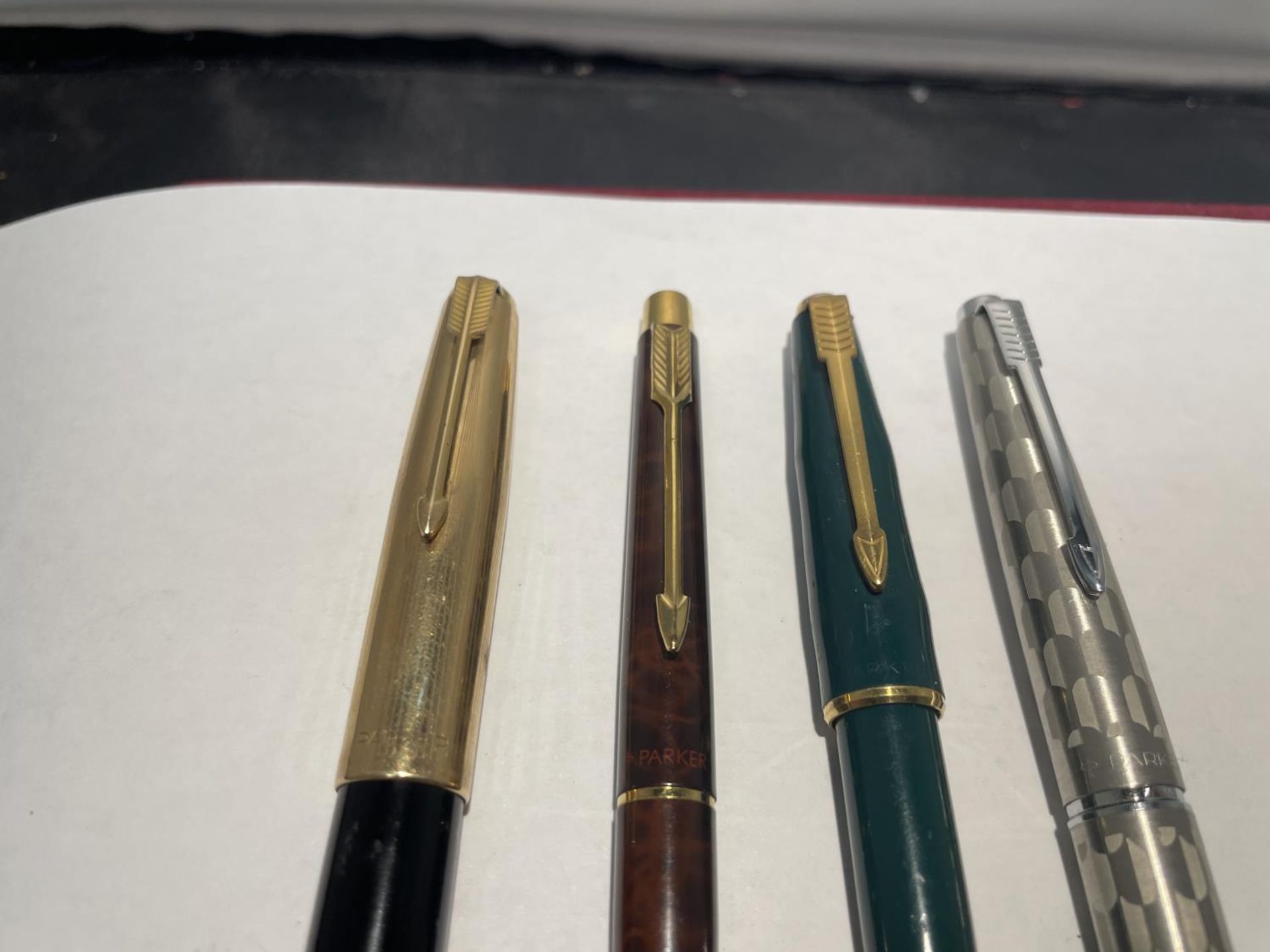 FOUR VINTAGE PARKER FOUNTAIN PENS WITH 14 CARAT GOLD NIBS - Image 2 of 3
