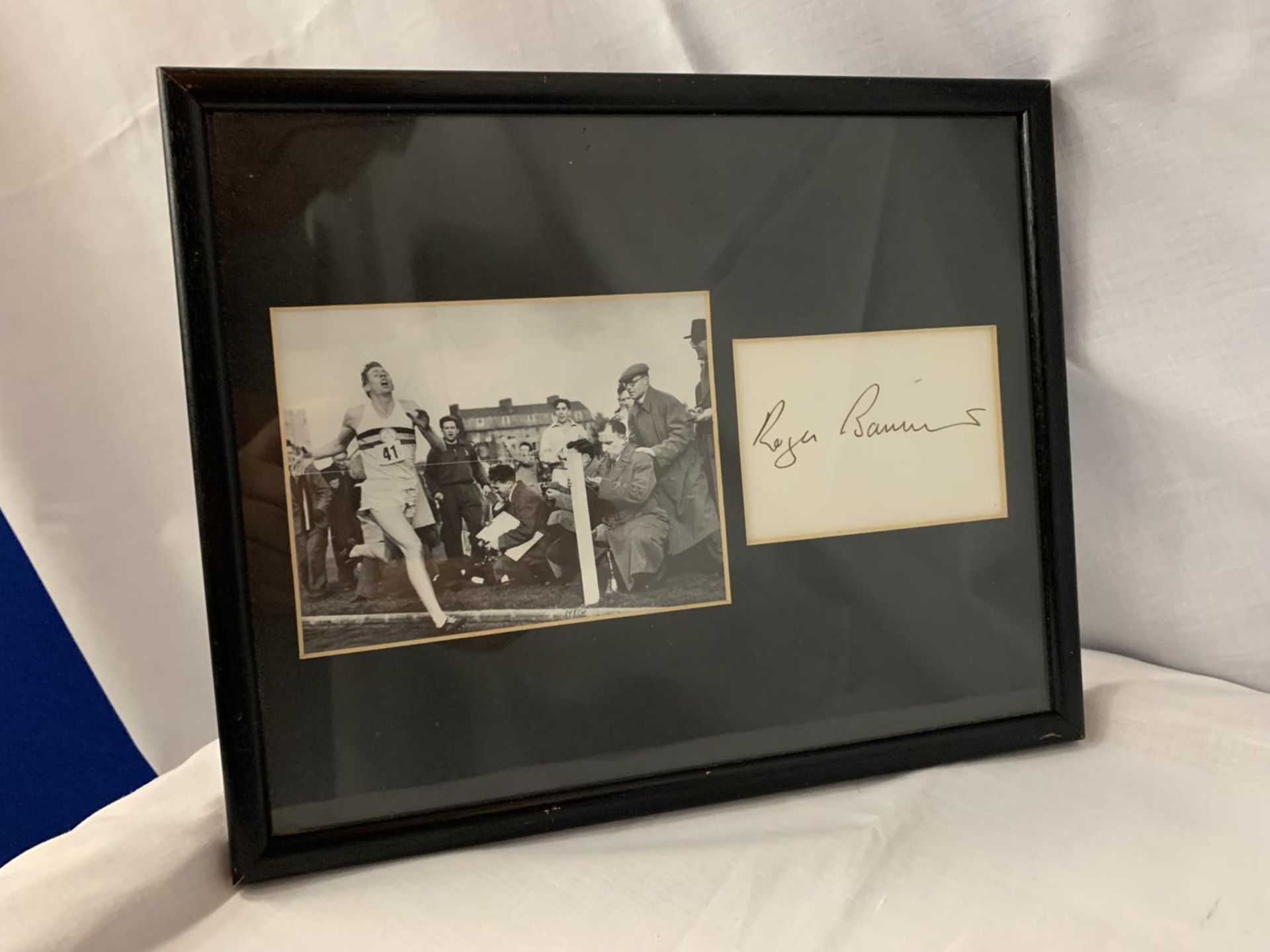 A FRAMED AND SIGNED PHOTOGRAPH OF ROGER BANNISTER