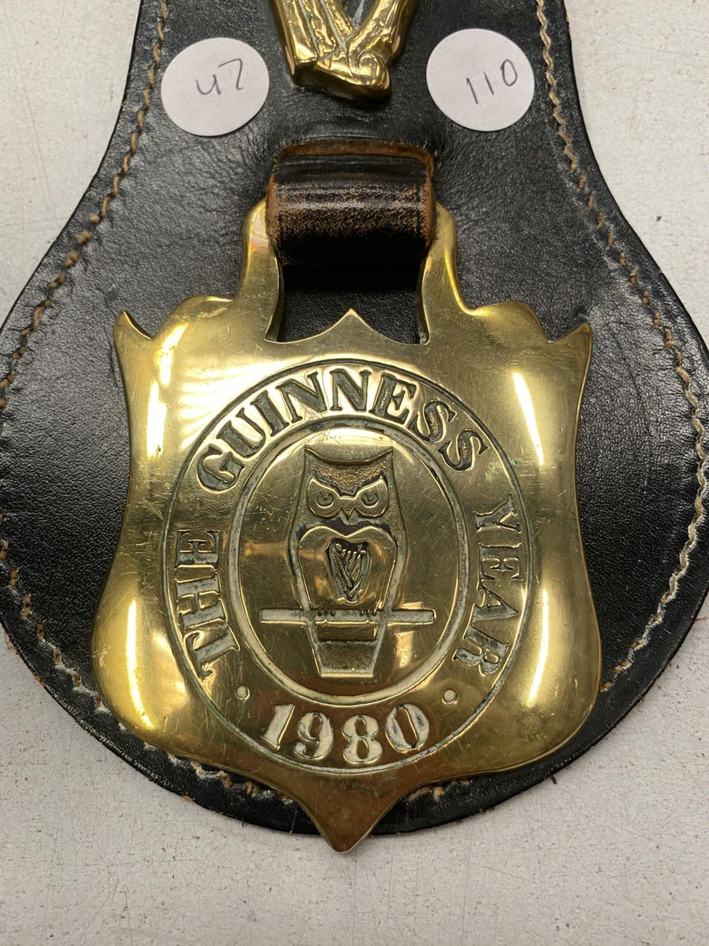 A GUINNESS HORSE BRASS - Image 2 of 3