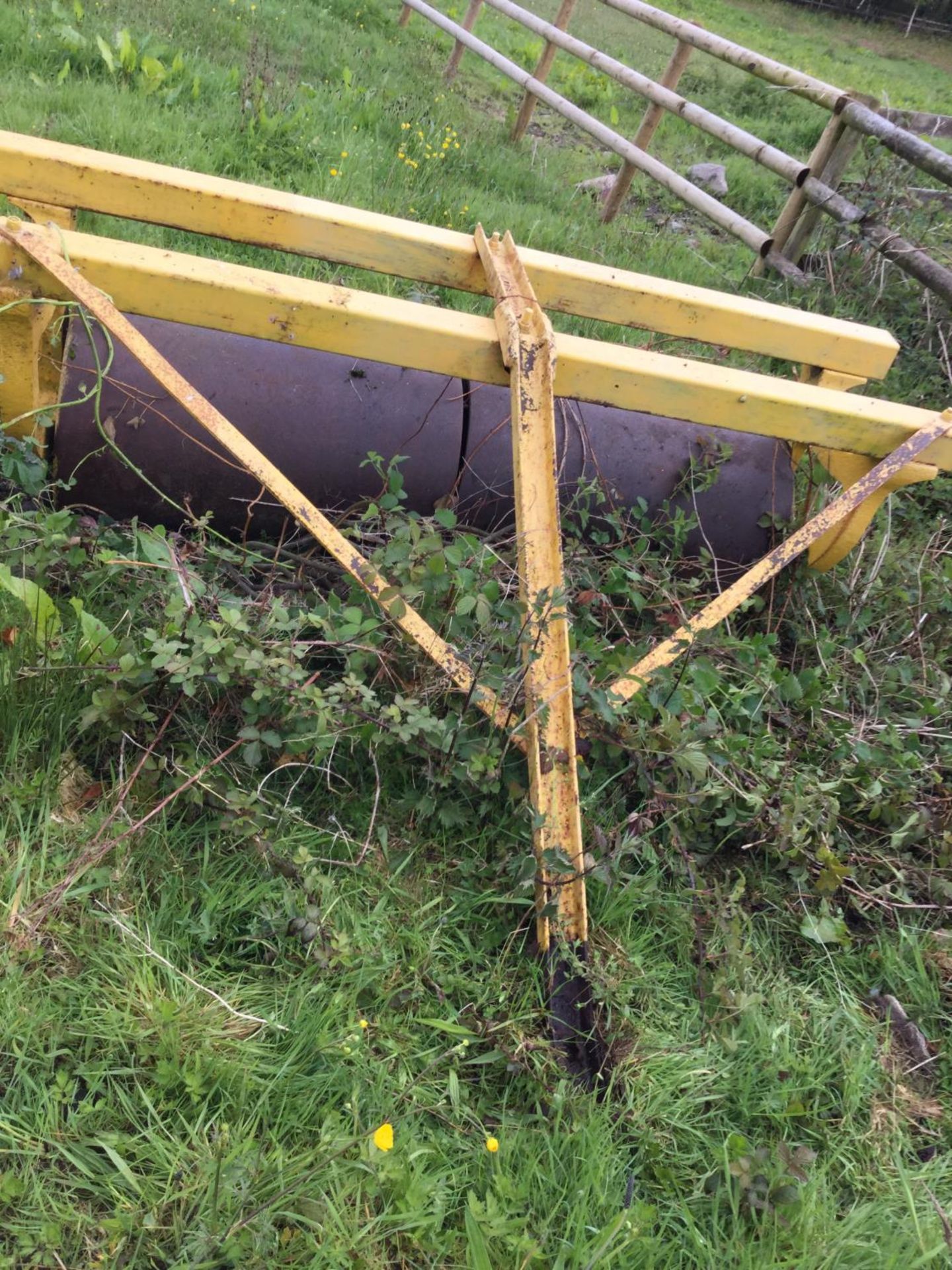 A 6FT FIELD ROLLER NB:THESE ITEMS ARE TO BE COLLECTED FROM HEATHER BANK FARM, CONGLETON, CHESHIRE, - Image 3 of 3