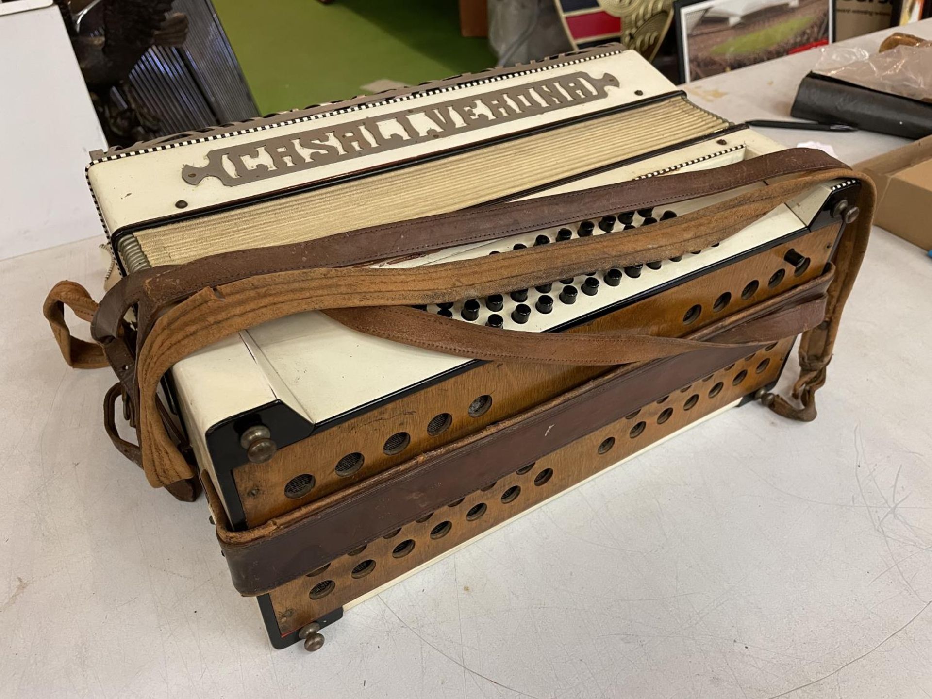 A VINTAGE ACCORDIAN - Image 4 of 5