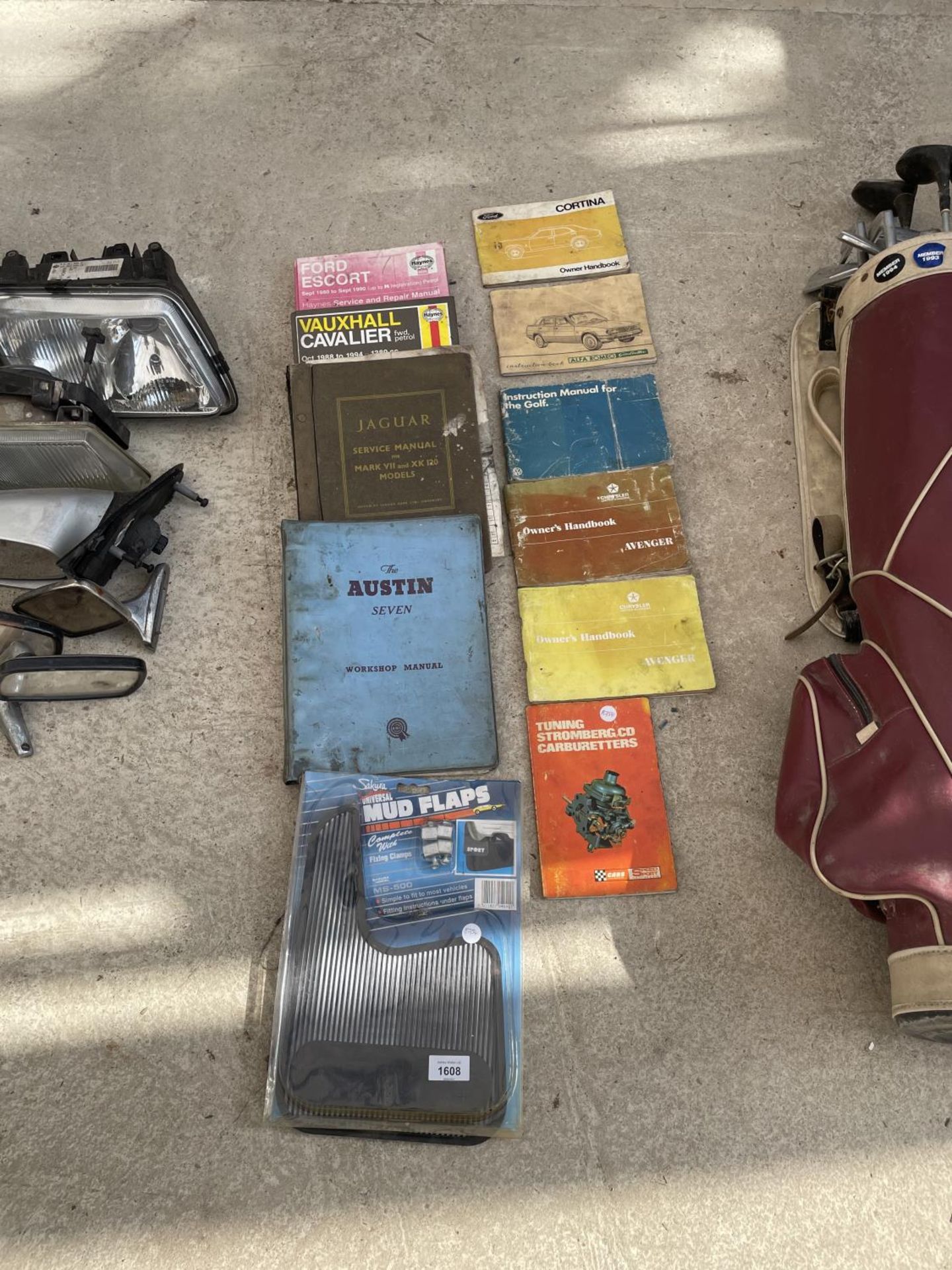 AN ASSORTMENT OF VINTAGE CAR MANUALS