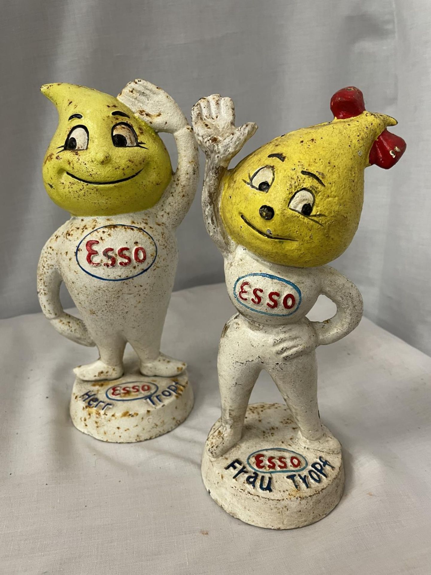A PAIR OF METAL ESSO STYLE FIGURES - FRAU UND HERR TROPF APPROX 23CM HIGH - Image 3 of 4