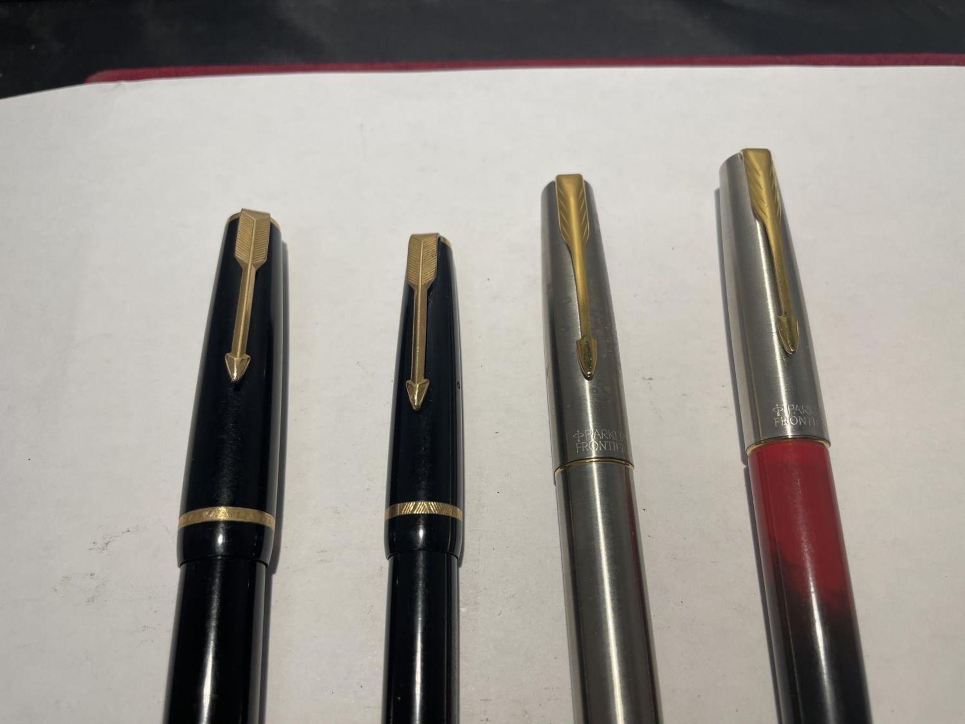 FOUR VINTAGE PARKER FOUNTAIN PENS - TWO WITH 14 CARAT GOLD NIBS - Image 2 of 3
