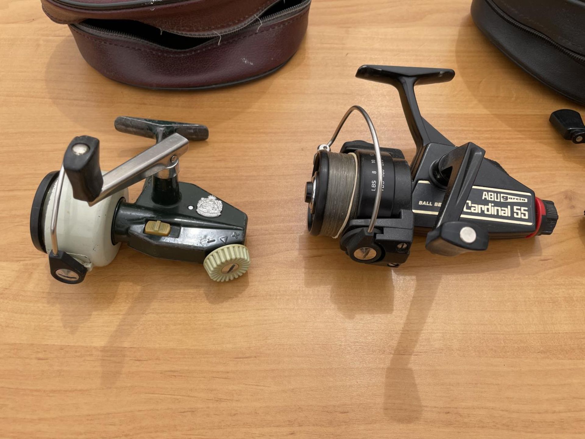 A GROUP OF 4 ABU GARCIA CARDINAL REELS, 6 SPARE SPOOLS TO INCLUDE 55, 154 AND CARDINAL 4 ETC - Image 2 of 6