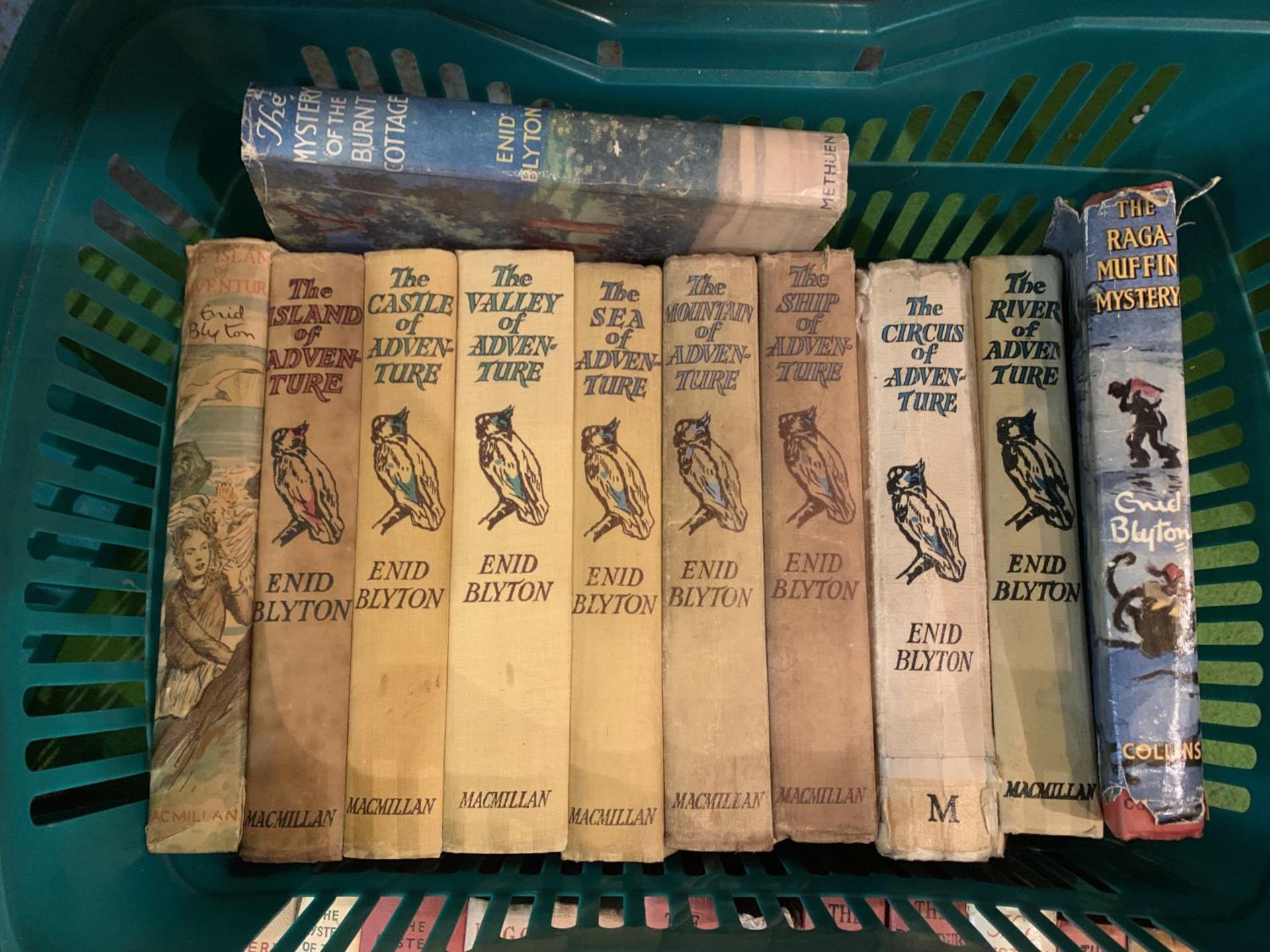 A LARGE QUANTITY OF ENID BLYTON BOOKS - Image 2 of 3
