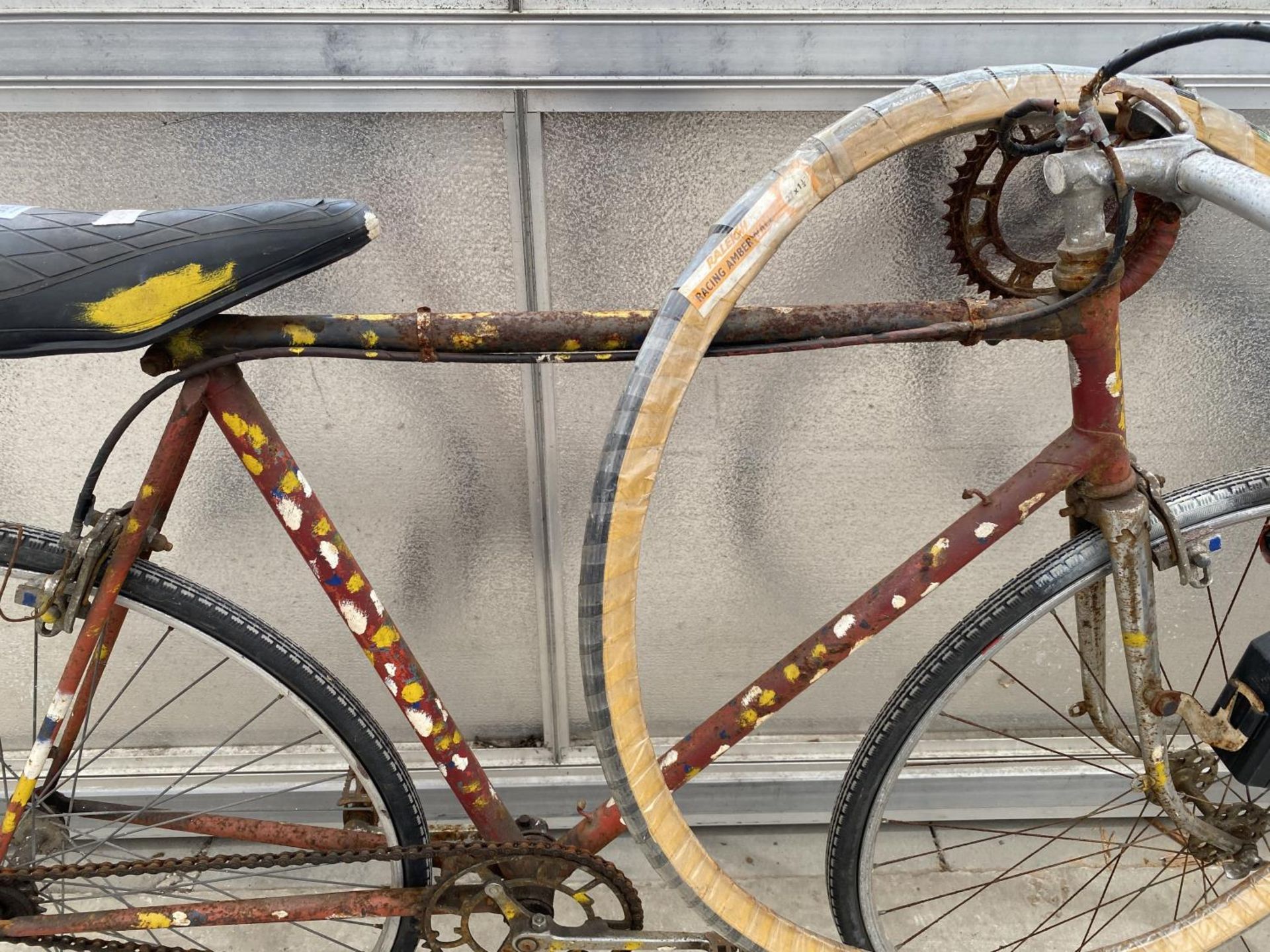 A VINTAGE GENTS BIKE - Image 2 of 5