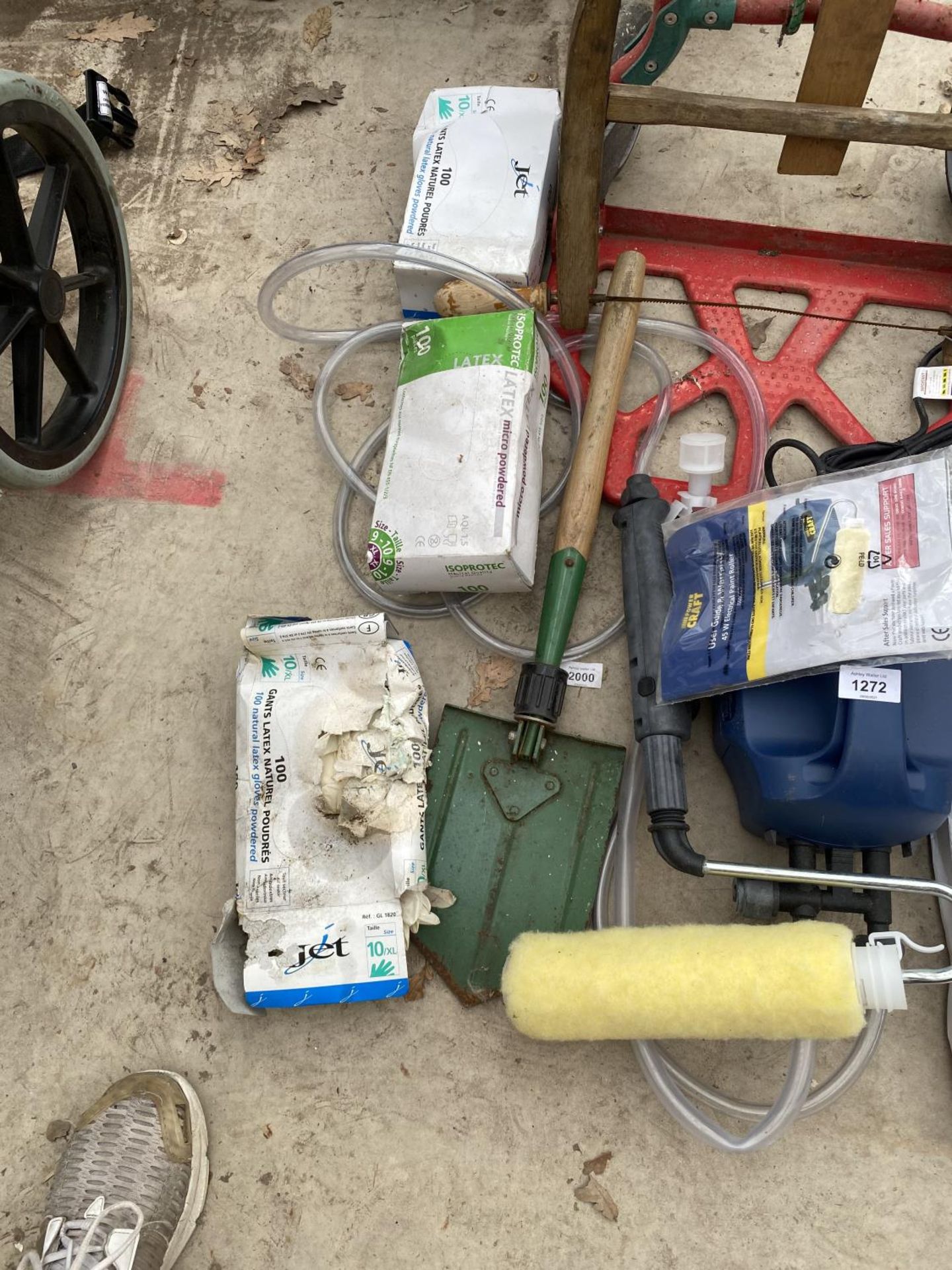 AN ASSORTMENT OF ITEMS TO INLUDE A POWER CRAFT ELECTRIC PAINT ROLLER, A SACK TRUCK AND A FOLDING - Image 4 of 4