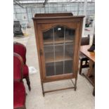 AN EARLY 20TH CENTURY GLAZED AND LEADED CABINET ON BARLEYTWIST LEGS