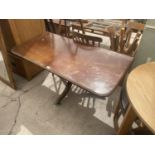 A 19TH CENTURY STYLE MAHOGANY TABLE ON QUATREFOIL BASE, 54X25"