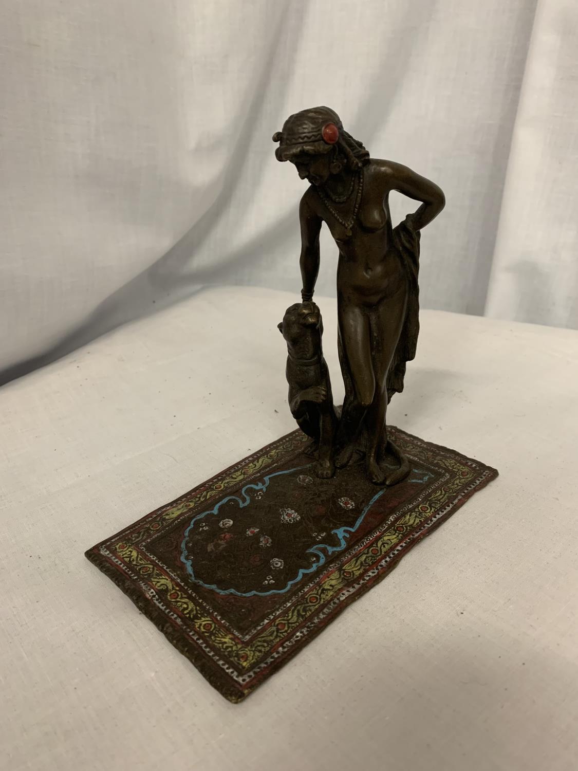 A COLD PAINTED BRONZE OF A NUDE LADY WITH HER LEOPARD (A/F NEEDS A SCREW ON LADIES FOOT) L: 16CM