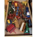 A WOODEN TRAY OF VINTAGE DIE CAST MODEL FARM VEHICLES