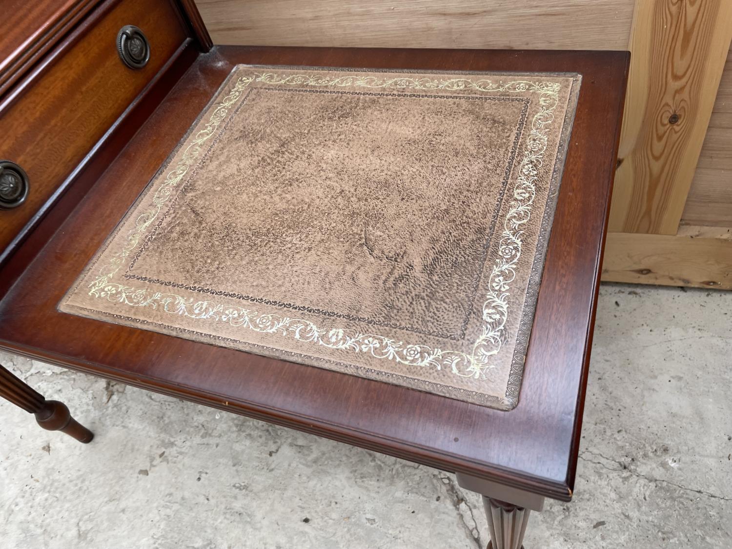 A MAHOGANY TELEPHONE TABLE - Image 3 of 4